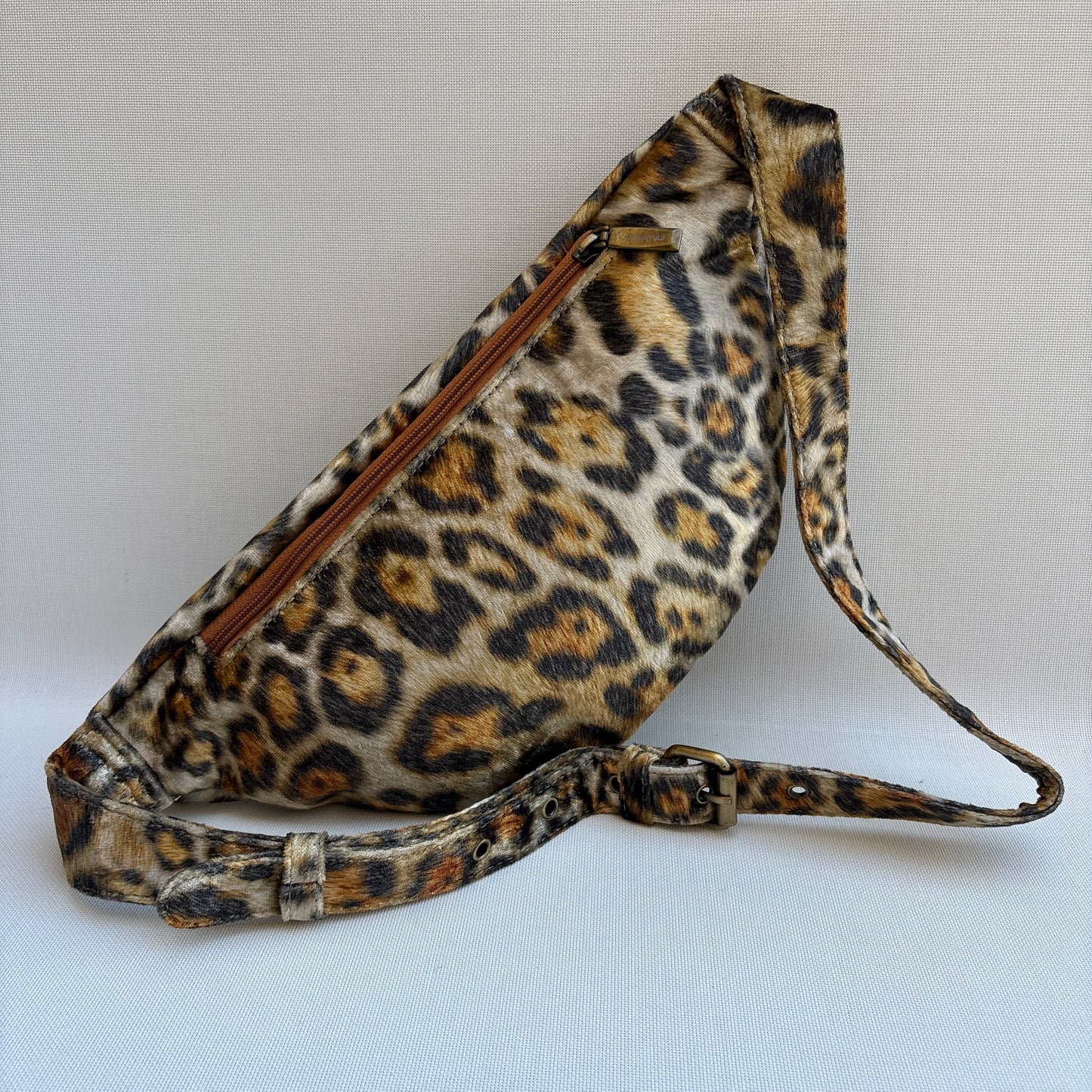 Riñonera - Bandolera Retrochic Mónica “Wild Leopard” · Pieza Única Núm. 19160