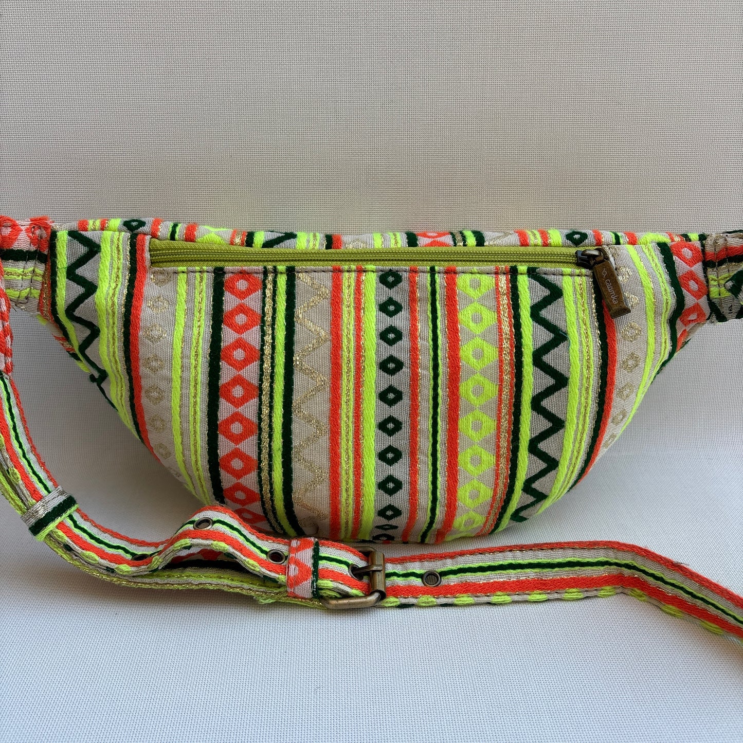Riñonera - Bandolera Retrochic Mónica “Neon Folk” · Pieza Única Núm. 19159
