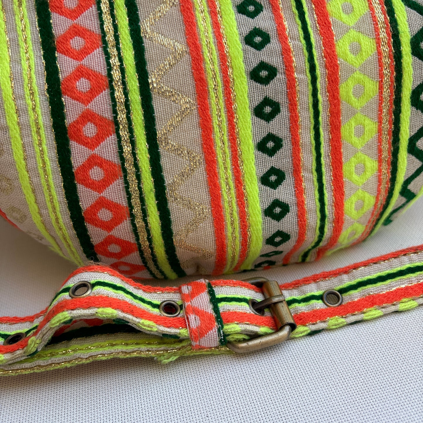 Riñonera - Bandolera Retrochic Mónica “Neon Folk” · Pieza Única Núm. 19159