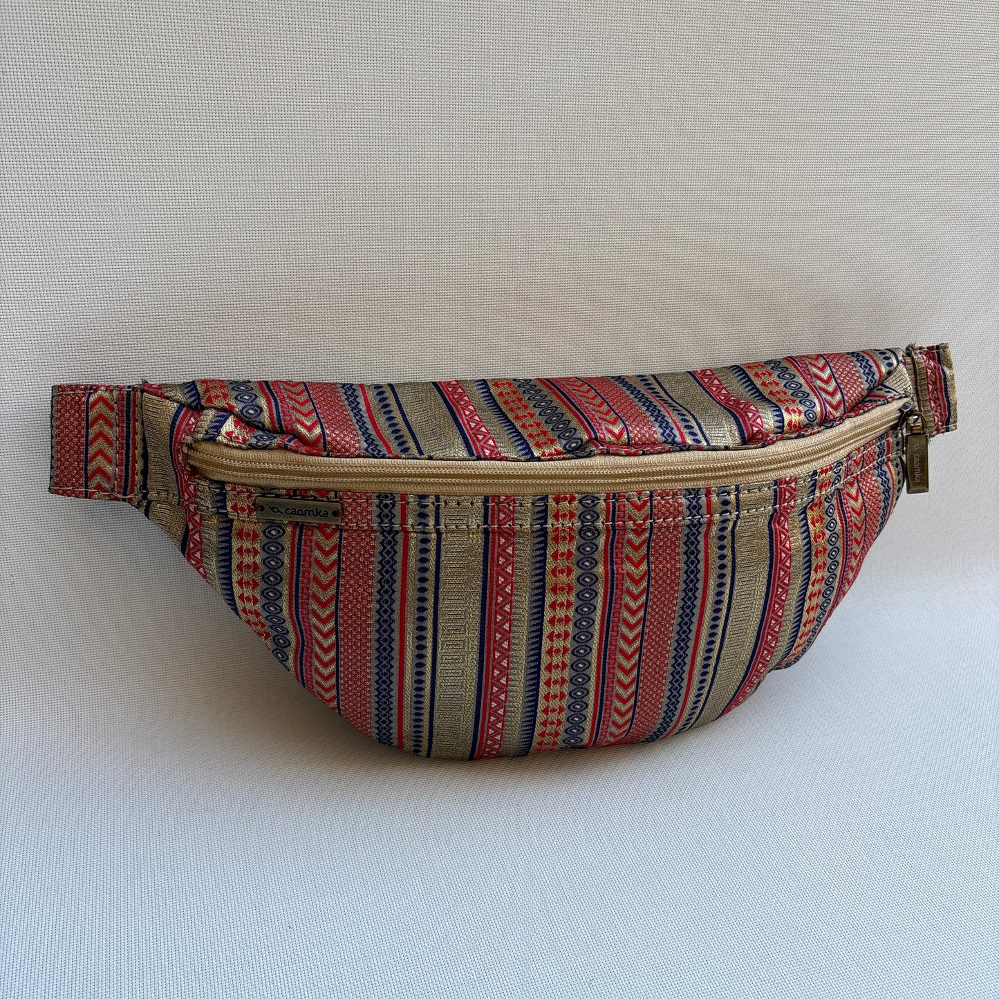Riñonera - Bandolera Retrochic Mónica “Ethnic Gold Red” · Pieza Única Núm. 19157