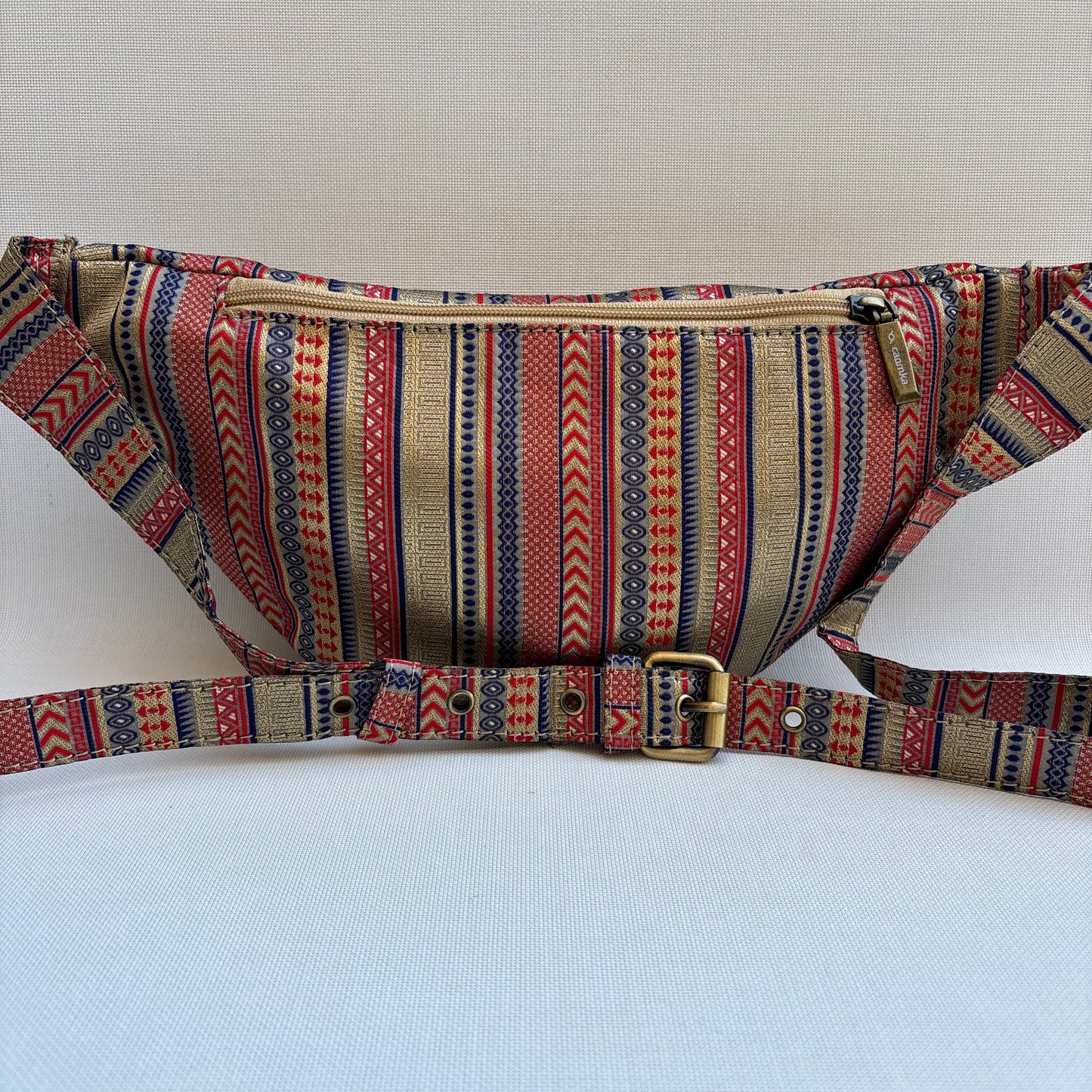 Riñonera - Bandolera Retrochic Mónica “Ethnic Gold Red” · Pieza Única Núm. 19157