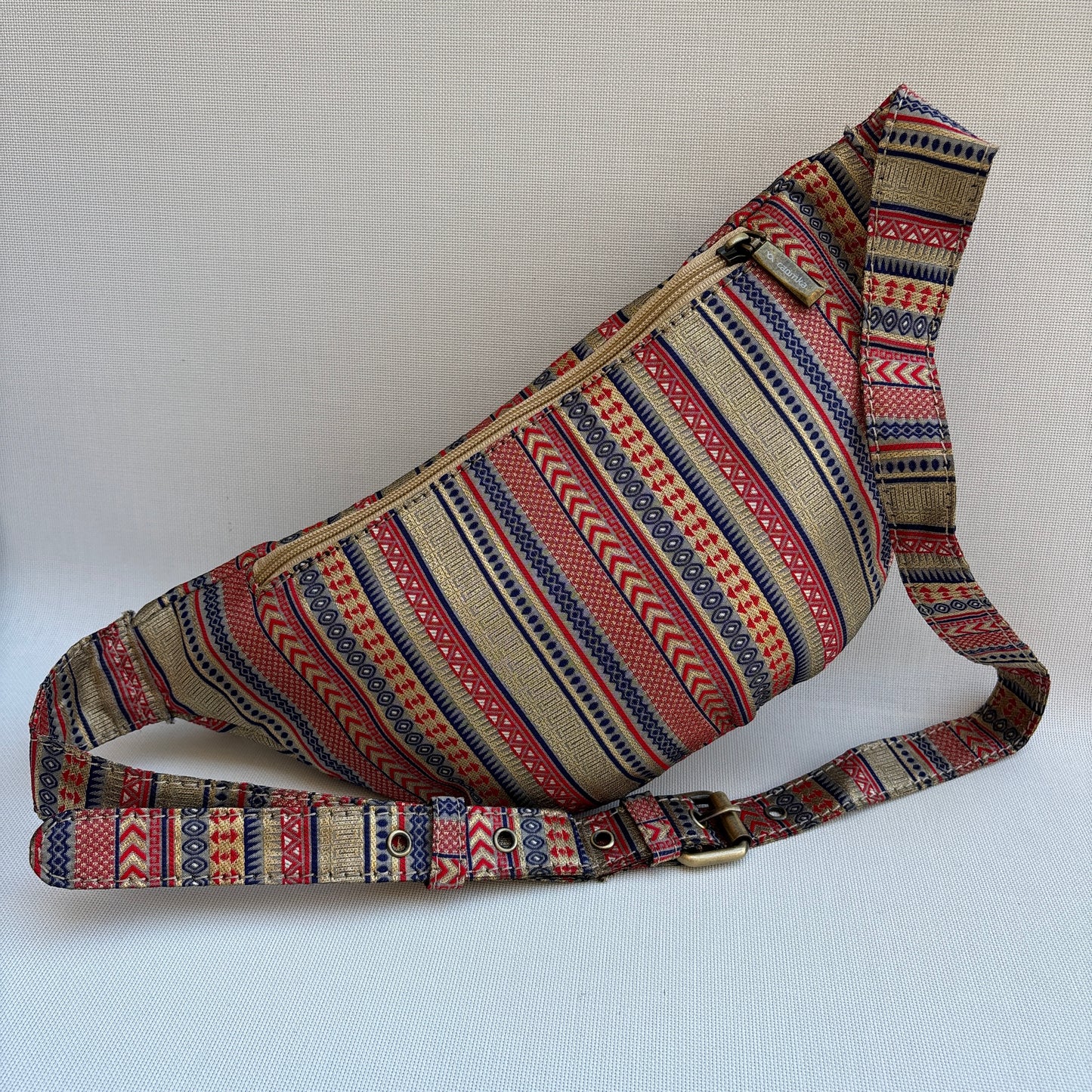 Riñonera - Bandolera Retrochic Mónica “Ethnic Gold Red” · Pieza Única Núm. 19157