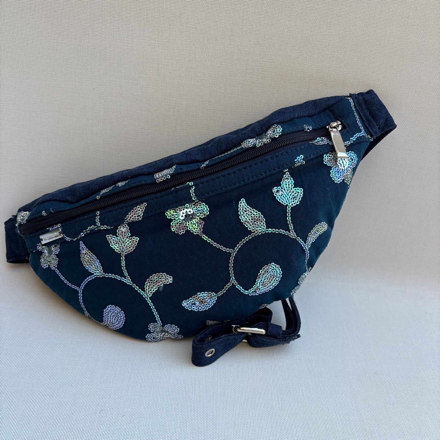 Riñonera - Bandolera Retrochic Mónica “Blue Night Flowers” · Pieza Única Núm. 19156