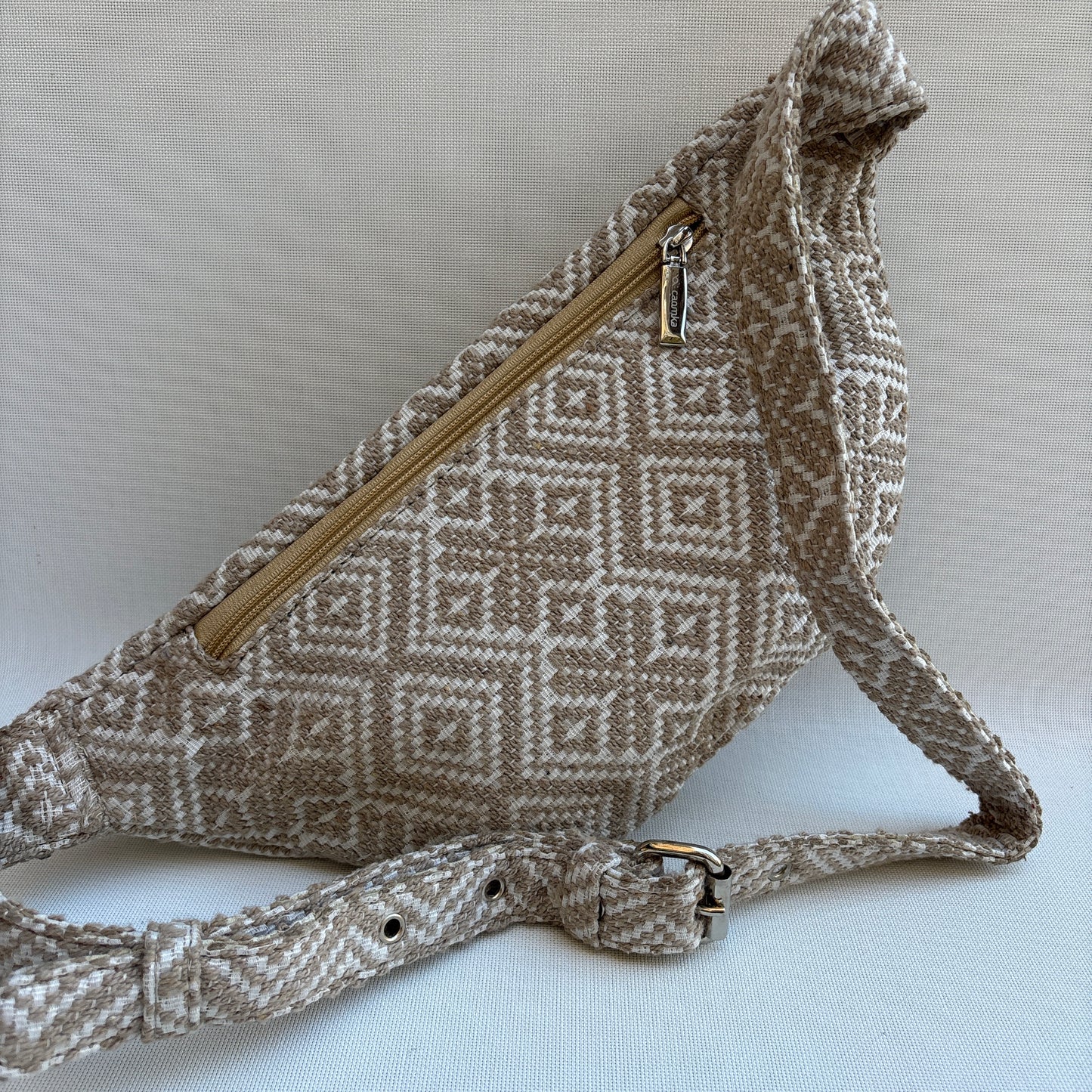 Riñonera - Bandolera Retrochic Mónica “Natural Sand” · Pieza Única Núm. 19155