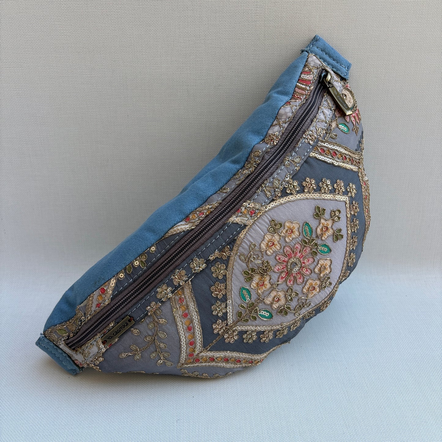 Riñonera - Bandolera Retrochic Mónica “Blue Romance” · Pieza Única Núm. 19154