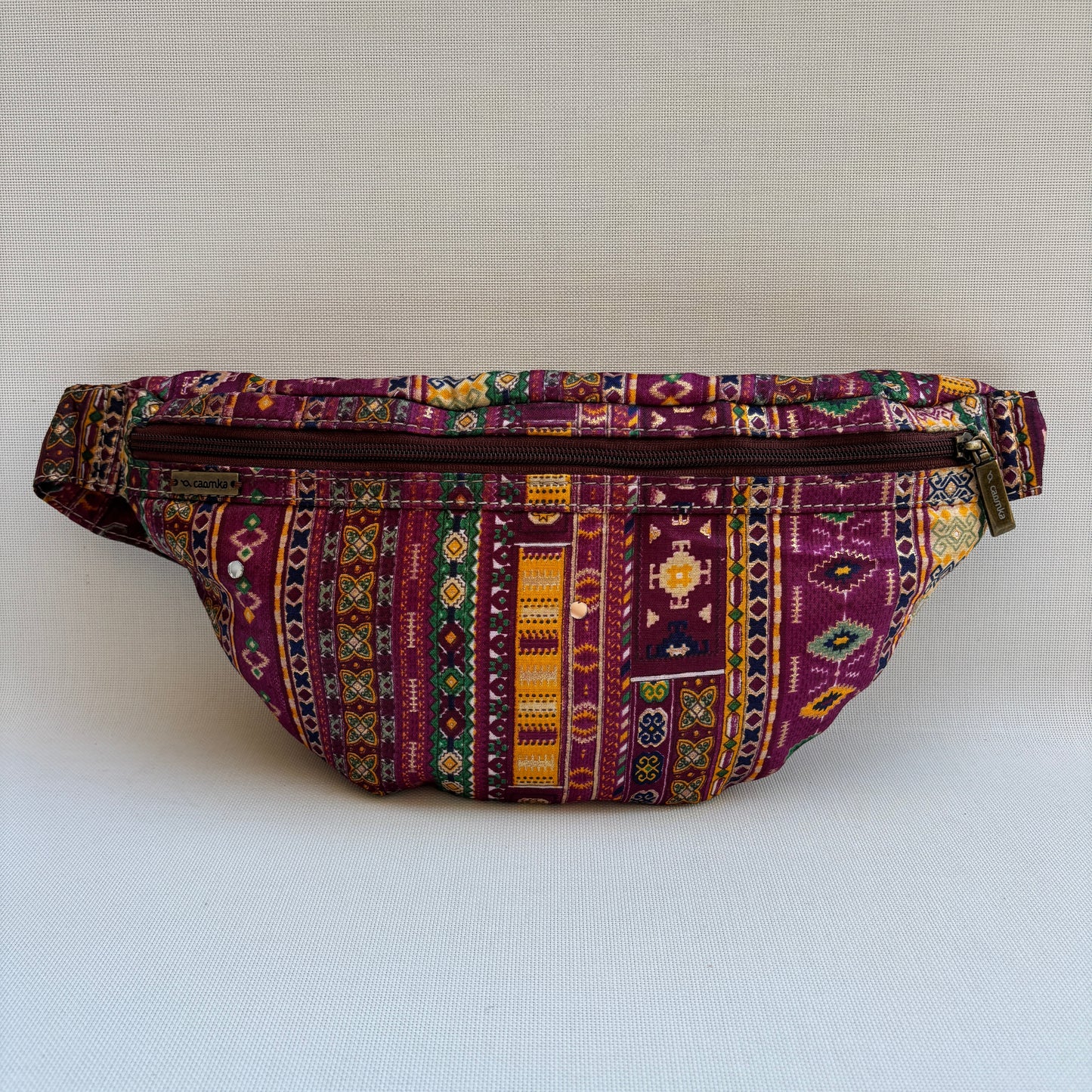 Riñonera - Bandolera Retrochic Mónica “Boho Burgundy” · Pieza Única Núm. 19152