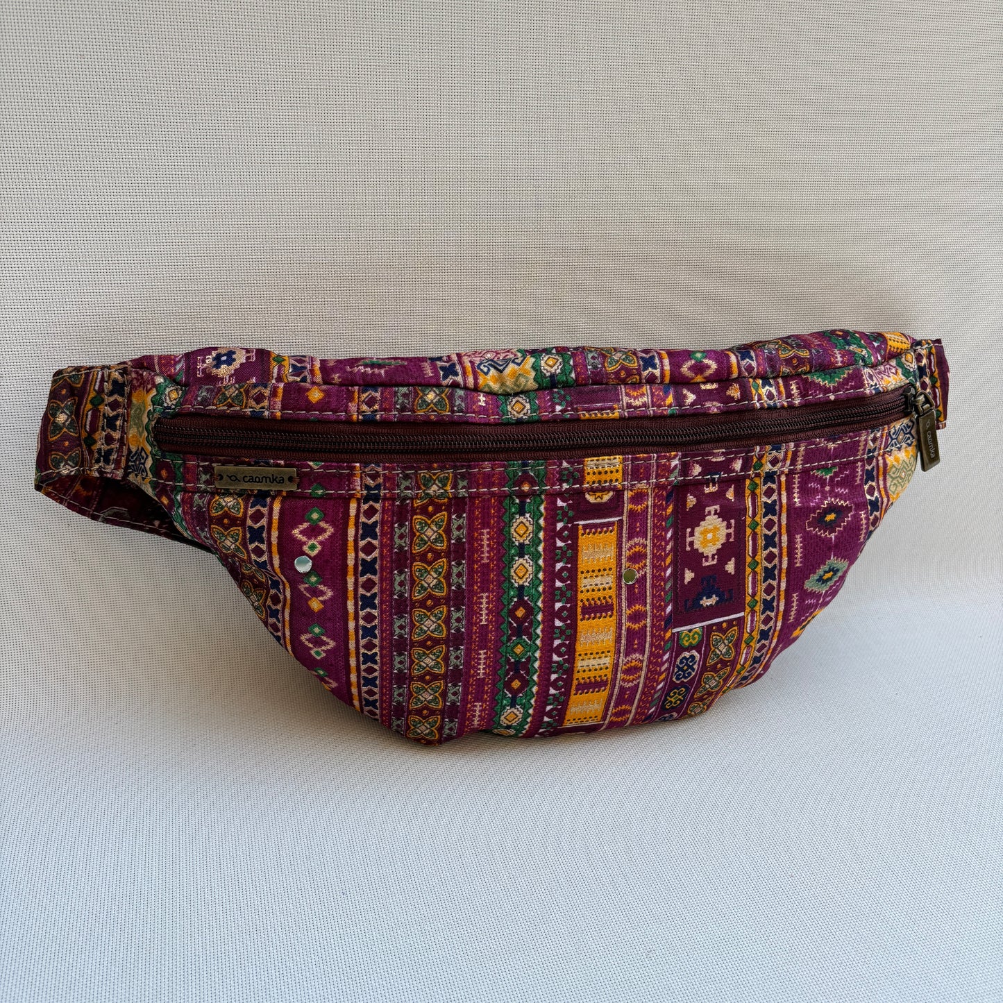 Riñonera - Bandolera Retrochic Mónica “Boho Burgundy” · Pieza Única Núm. 19152