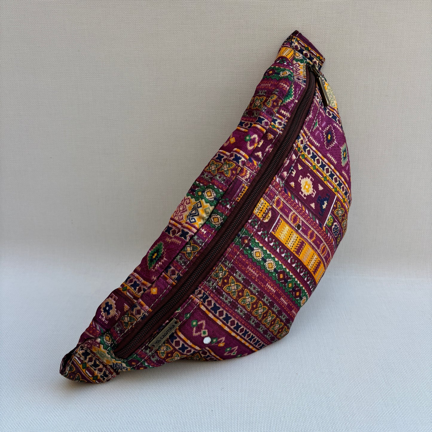 Riñonera - Bandolera Retrochic Mónica “Boho Burgundy” · Pieza Única Núm. 19152