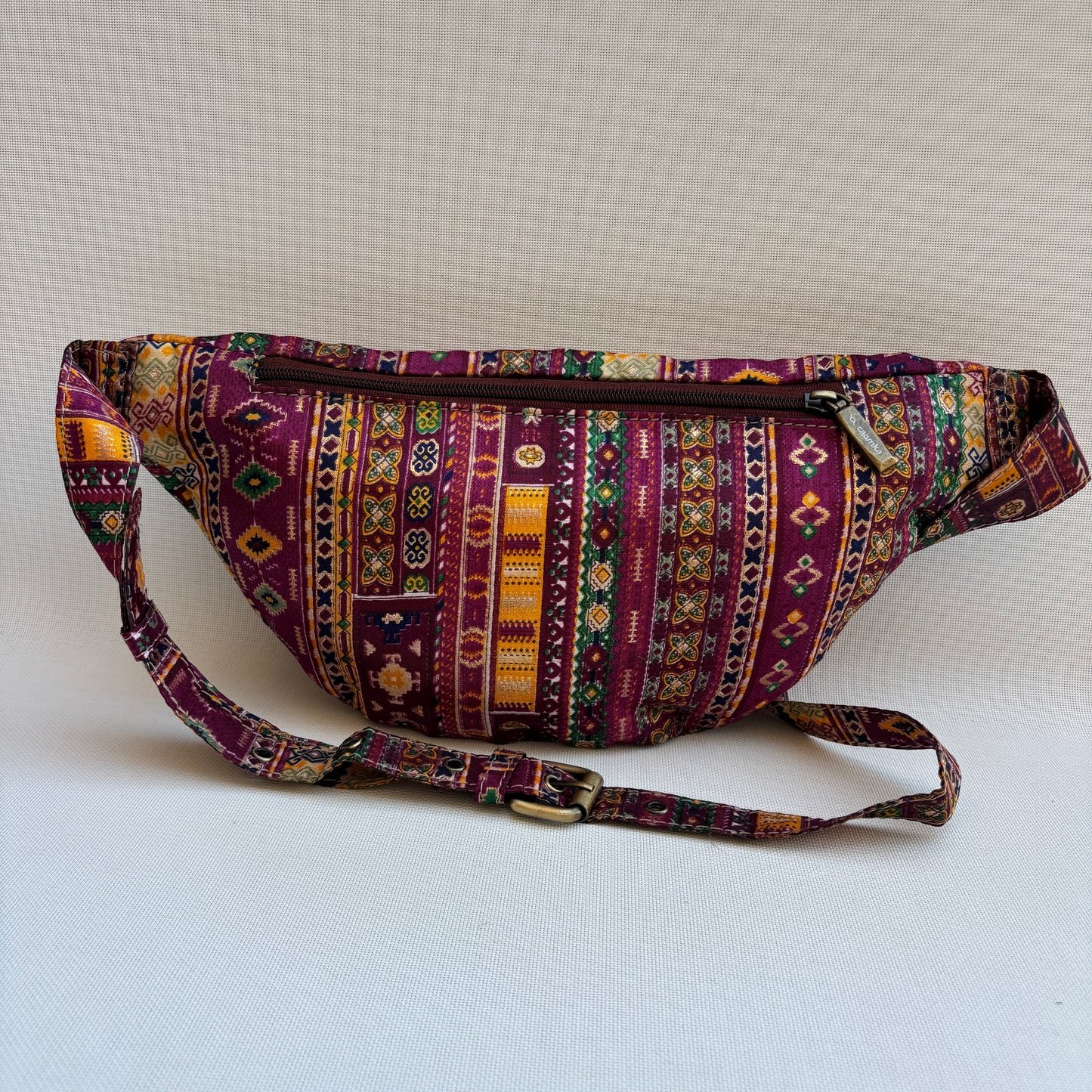 Riñonera - Bandolera Retrochic Mónica “Boho Burgundy” · Pieza Única Núm. 19152