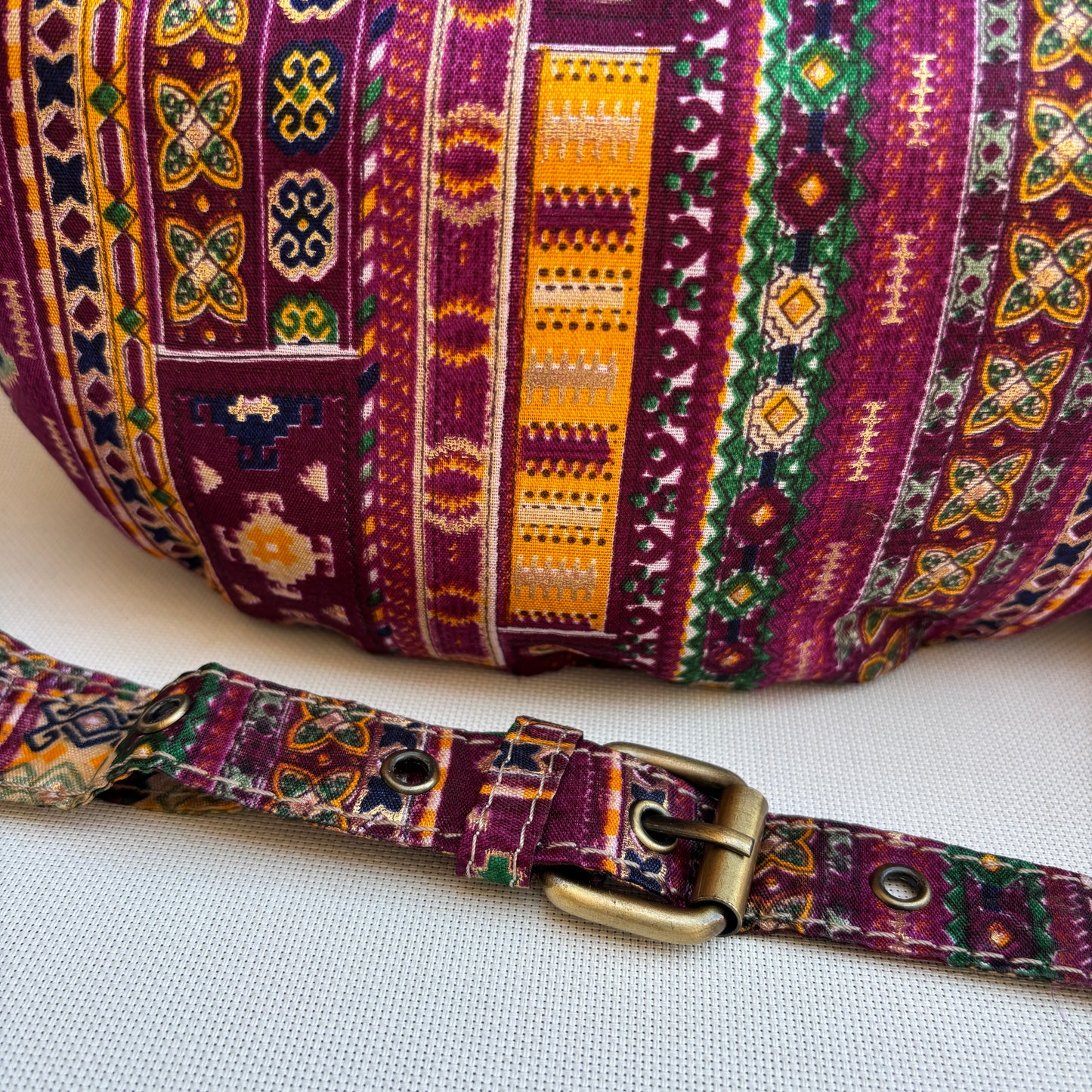 Riñonera - Bandolera Retrochic Mónica “Boho Burgundy” · Pieza Única Núm. 19152