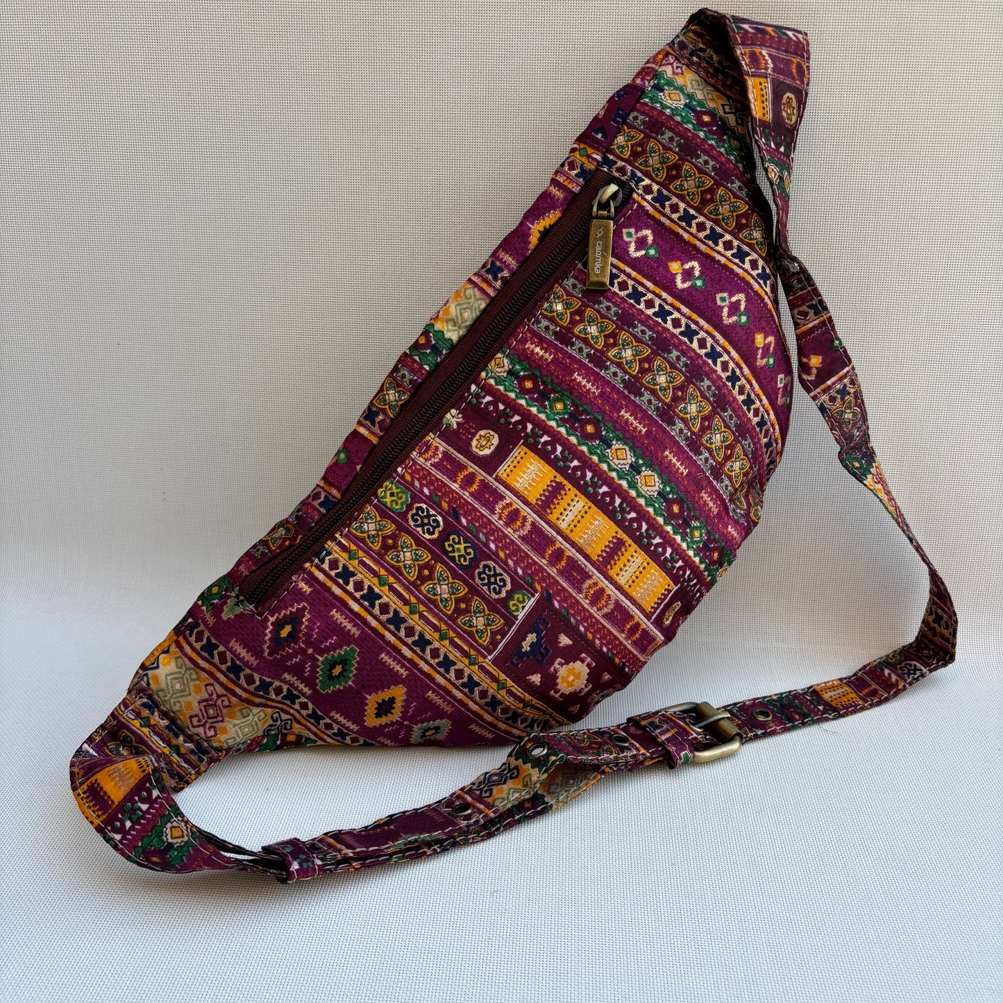 Riñonera - Bandolera Retrochic Mónica “Boho Burgundy” · Pieza Única Núm. 19152