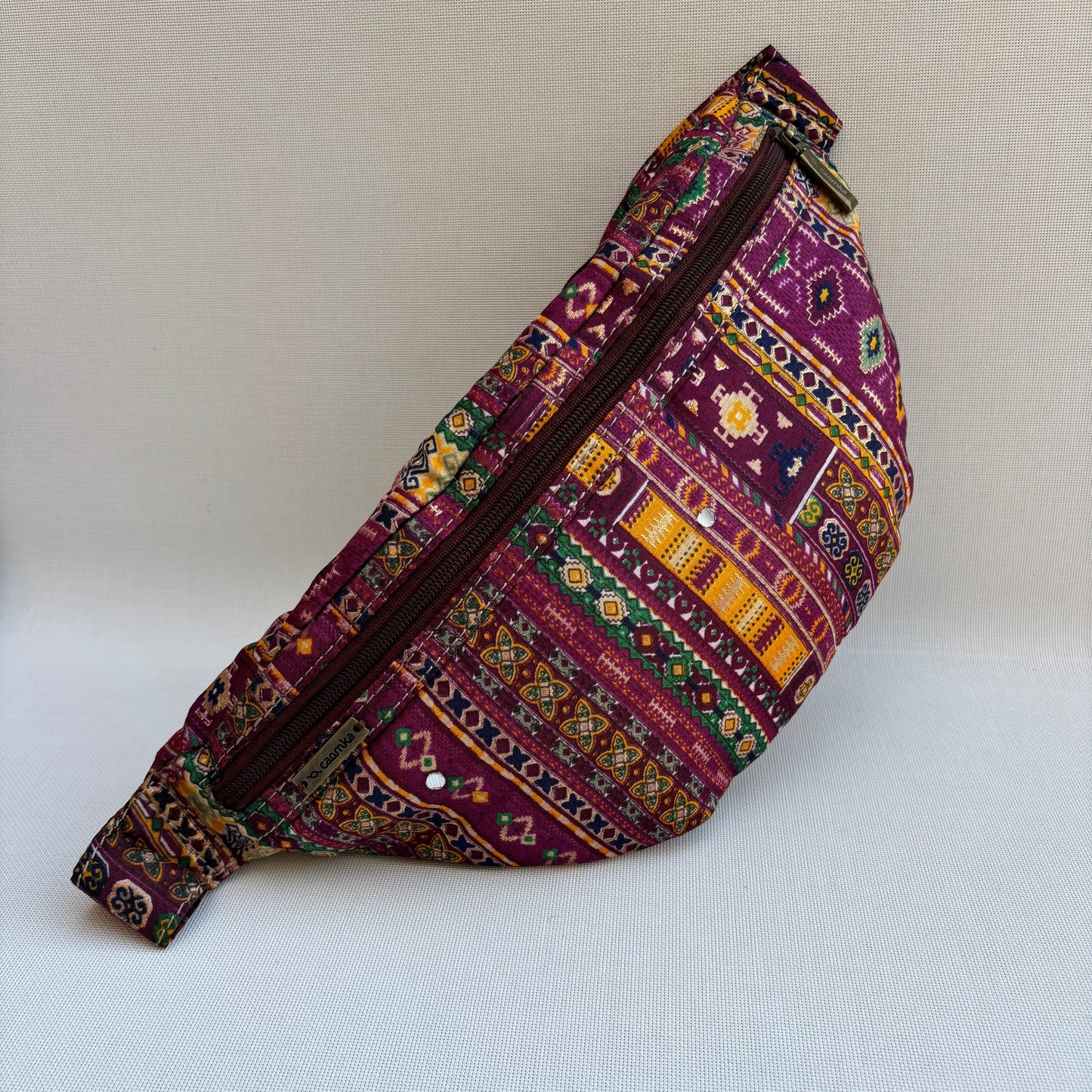 Riñonera - Bandolera Retrochic Mónica “Boho Burgundy” · Pieza Única Núm. 19152