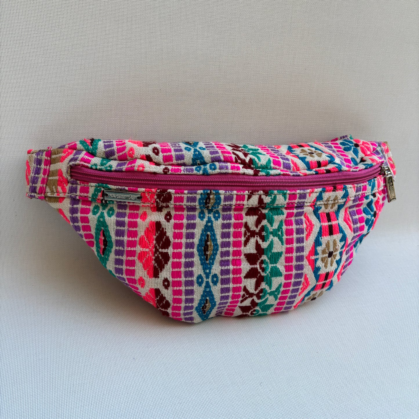 Riñonera - Bandolera Retrochic Mónica “Folk Fucsia” · Pieza Única Núm. 19151
