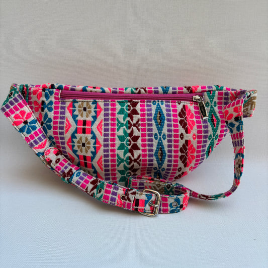 Riñonera - Bandolera Retrochic Mónica “Folk Fucsia” · Pieza Única Núm. 19151
