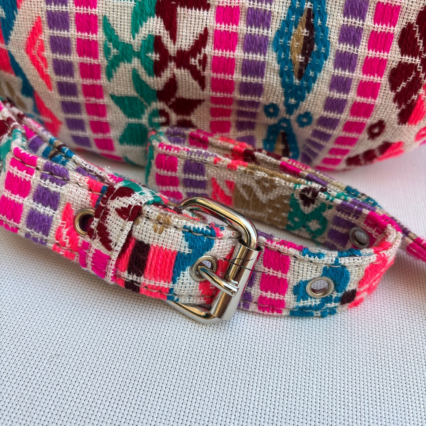 Riñonera - Bandolera Retrochic Mónica “Folk Fucsia” · Pieza Única Núm. 19151