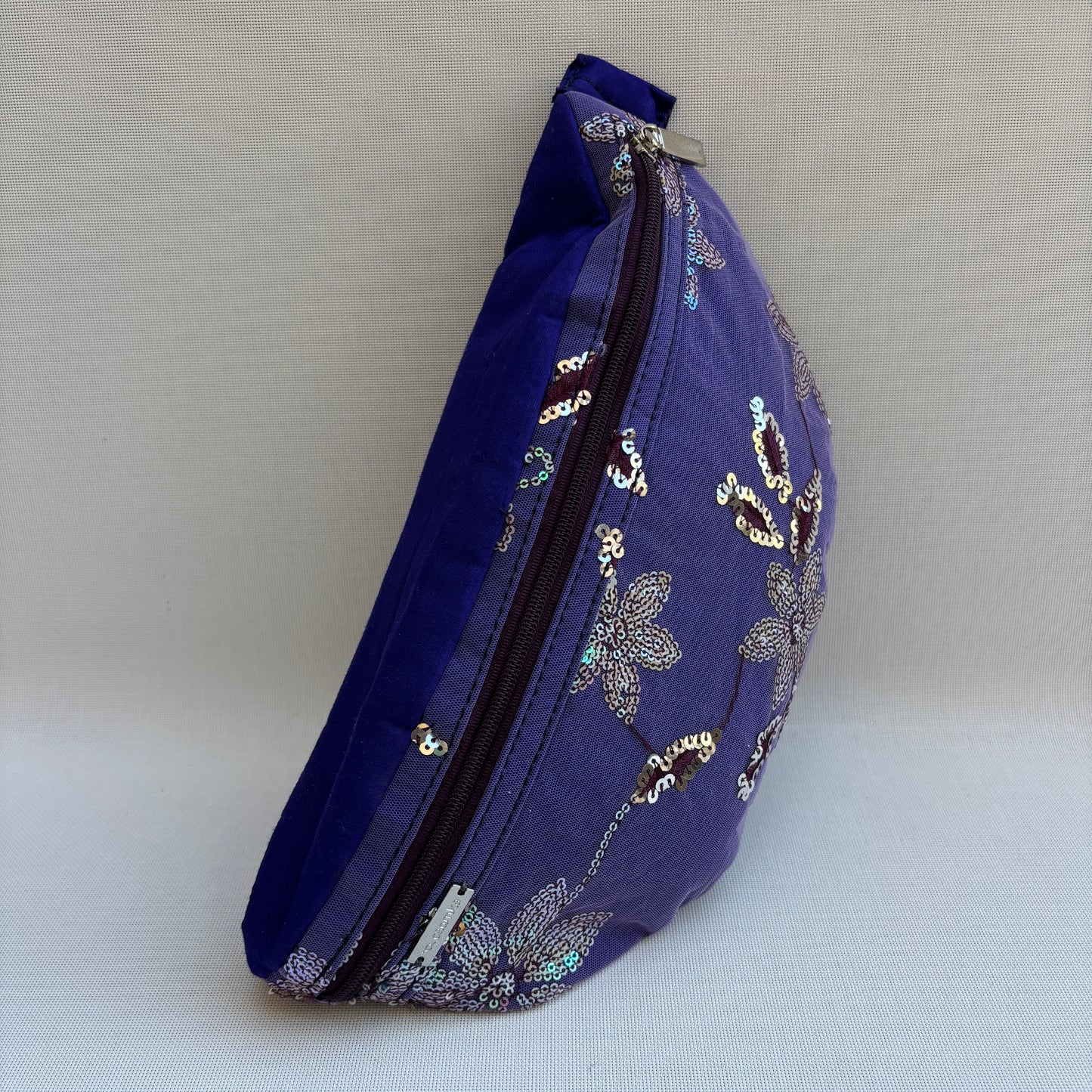 Riñonera - Bandolera Retrochic Mónica “Purple Bloom” · Pieza Única Núm. 19150