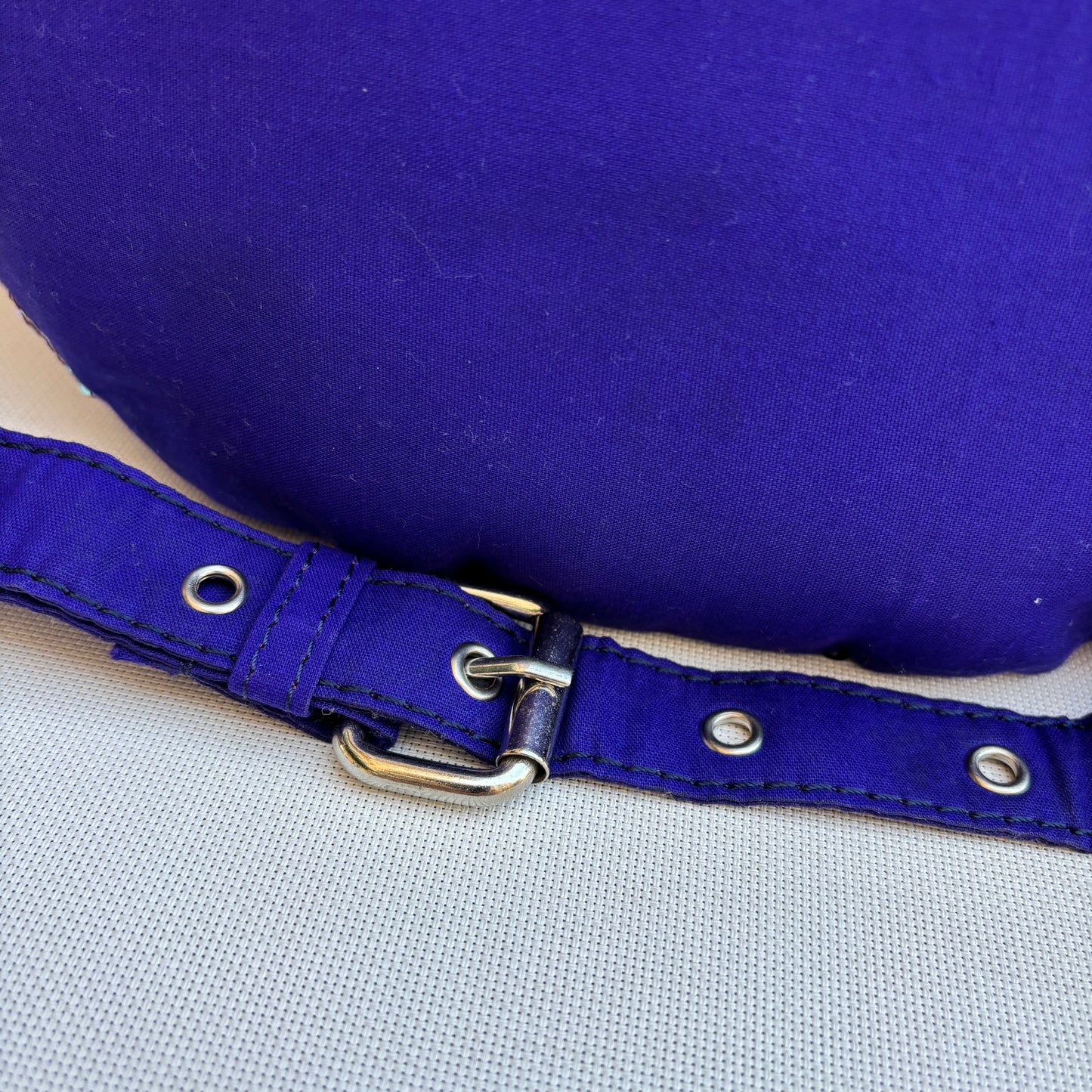 Riñonera - Bandolera Retrochic Mónica “Purple Bloom” · Pieza Única Núm. 19150