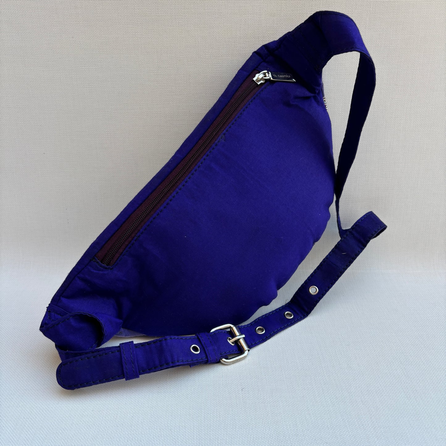 Riñonera - Bandolera Retrochic Mónica “Purple Bloom” · Pieza Única Núm. 19150