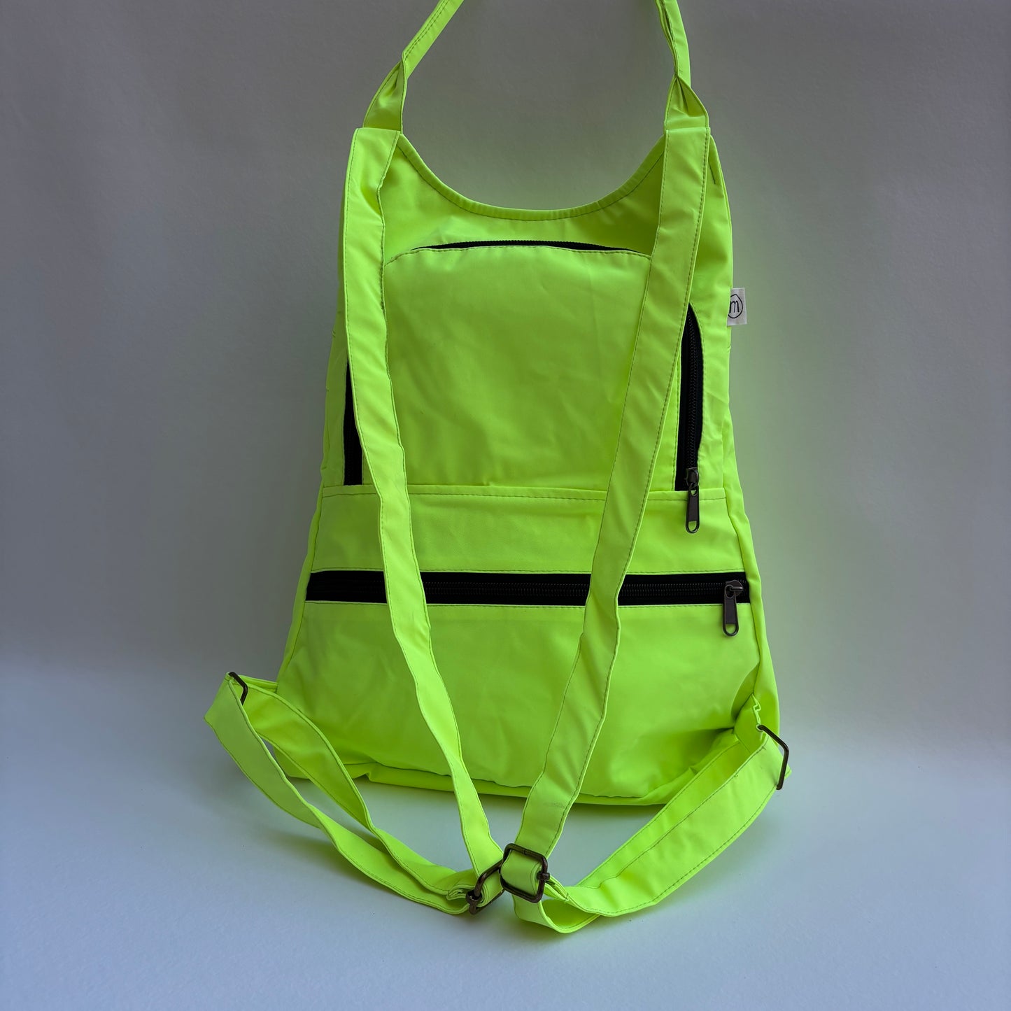 Mochila "Bhaktapur" Verde Fluor · Pieza Exclusiva 19235