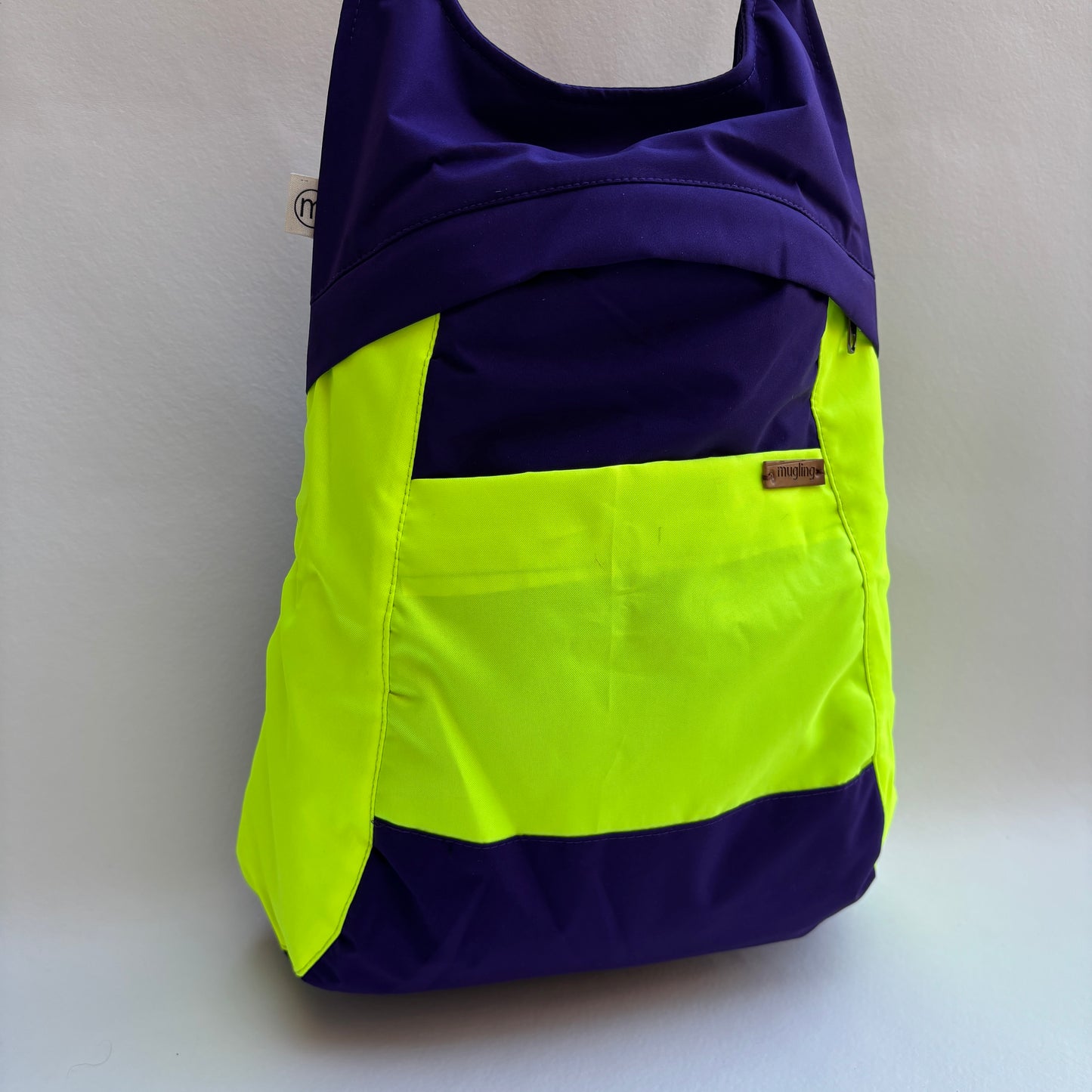 Mochila "Bhaktapur" Verde Fluor + Morado Lila · Pieza Exclusiva 19236