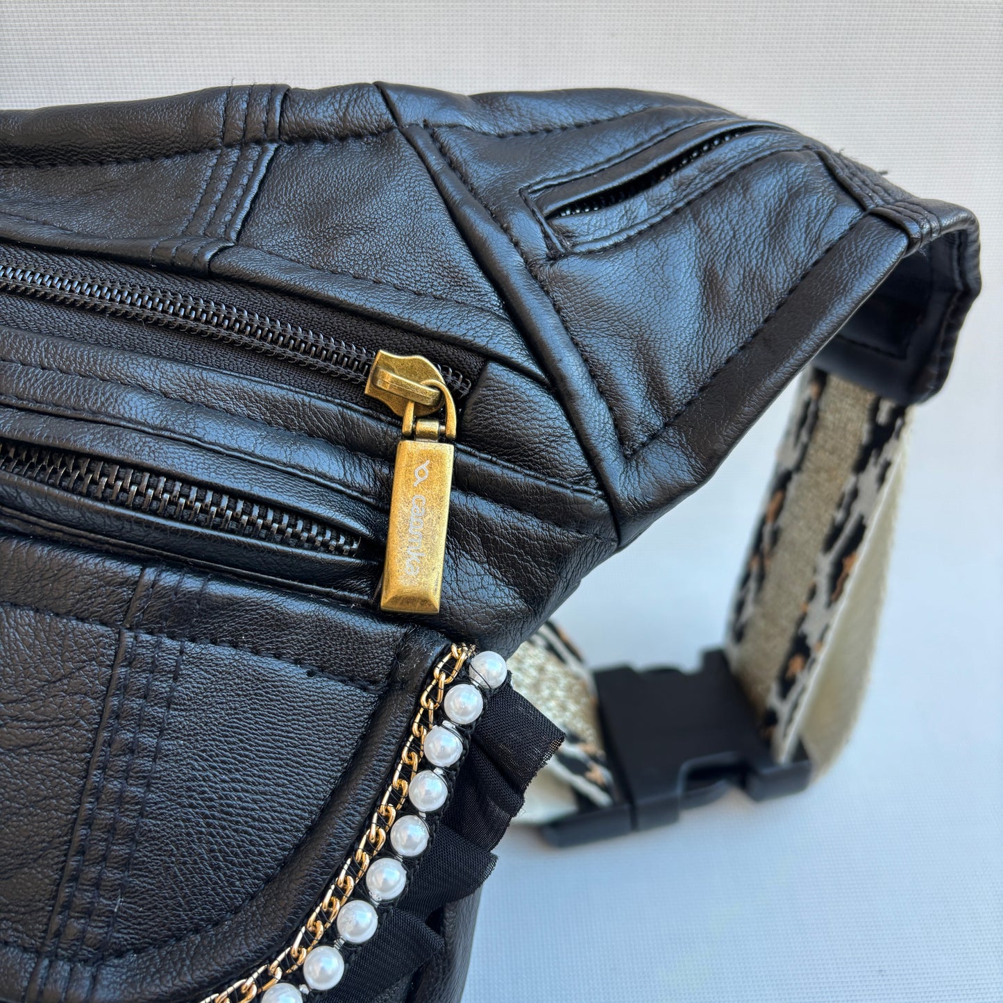 Riñonera "Recycled Black Top" + Bolsillo trasero · Polipiel  · Pieza Única Núm. 16933