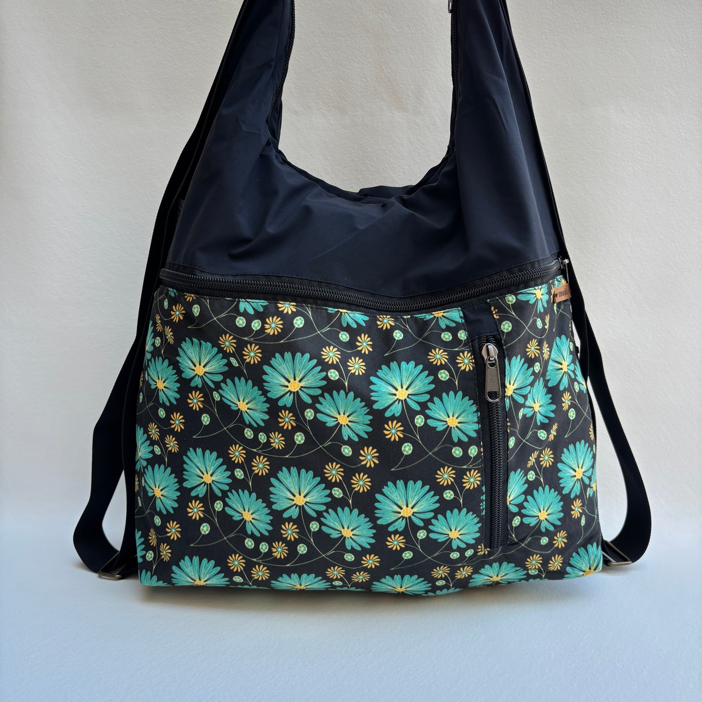 Mochila - Bolso - Tote Bag Impermeable · Multifunción · "Nepal" Turquoise Flowers · Súper ligera · Pieza Núm. 19303