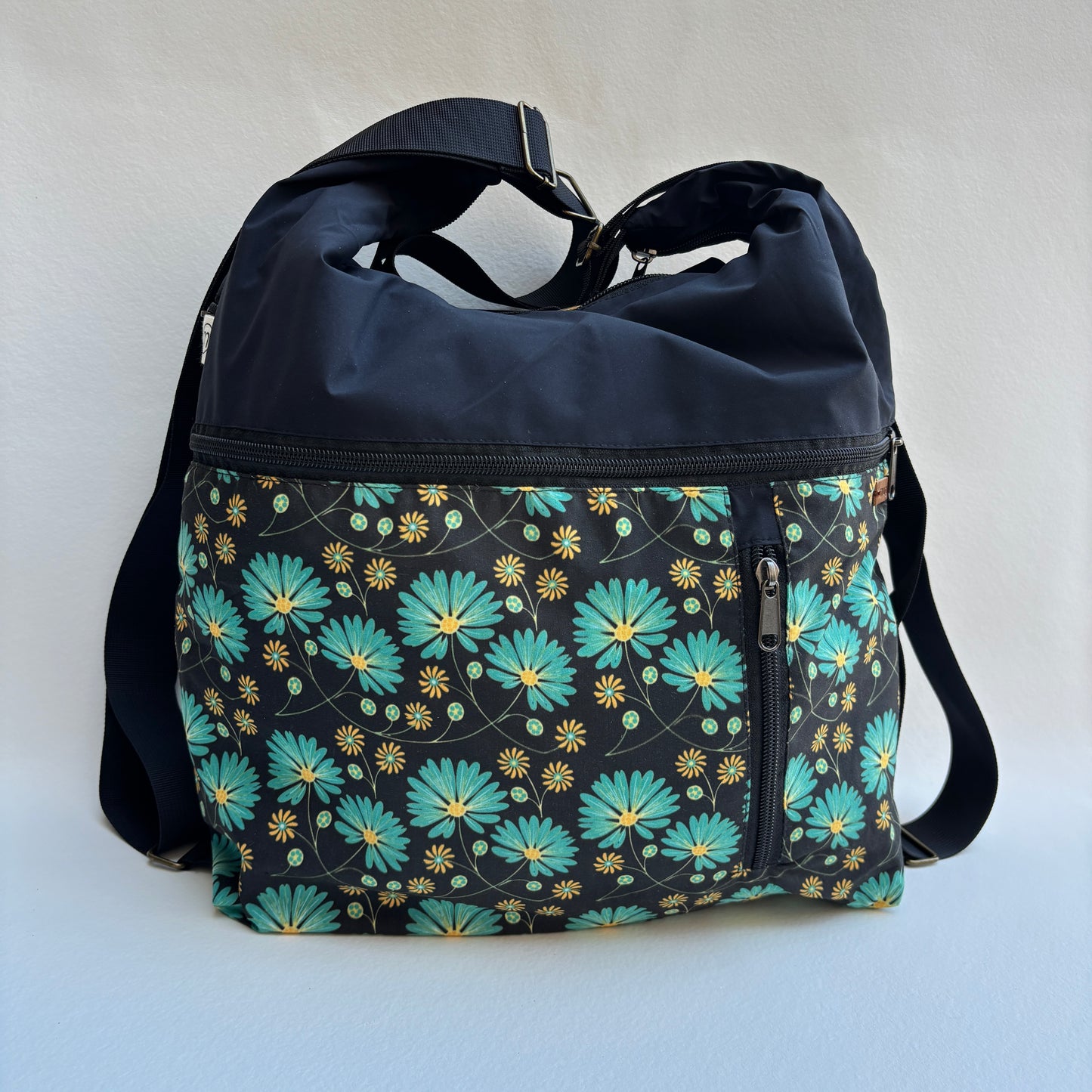 Mochila - Bolso - Tote Bag Impermeable · Multifunción · "Nepal" Turquoise Flowers · Súper ligera · Pieza Núm. 19303