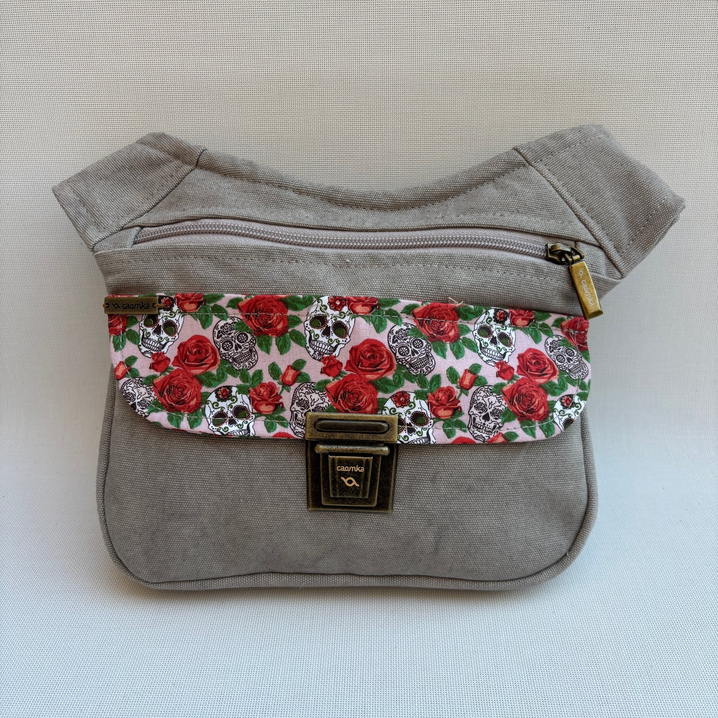 Riñonera "Special Roses & Skulls" + Bolsillo trasero · Pieza Única Núm. 16958