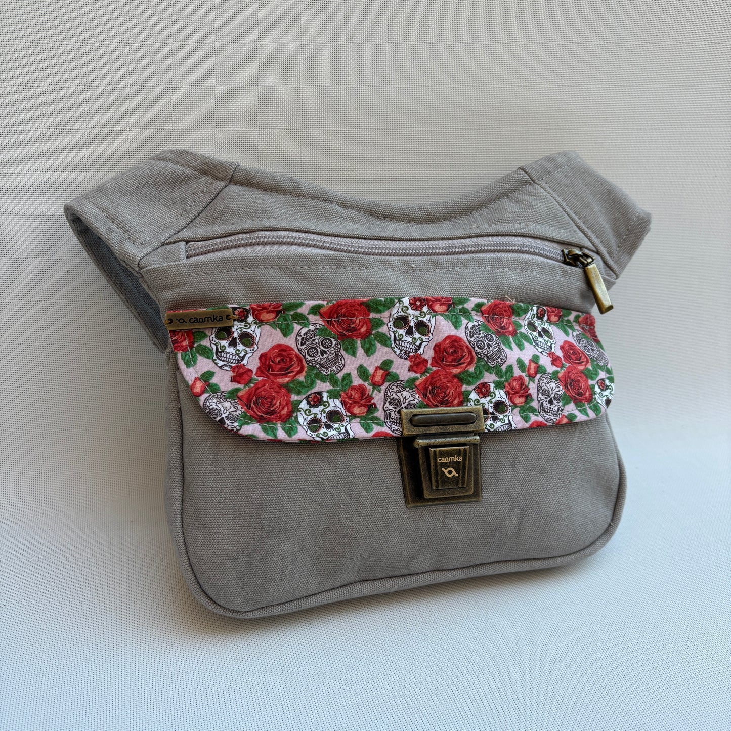 Riñonera "Special Roses & Skulls" + Bolsillo trasero · Pieza Única Núm. 16958