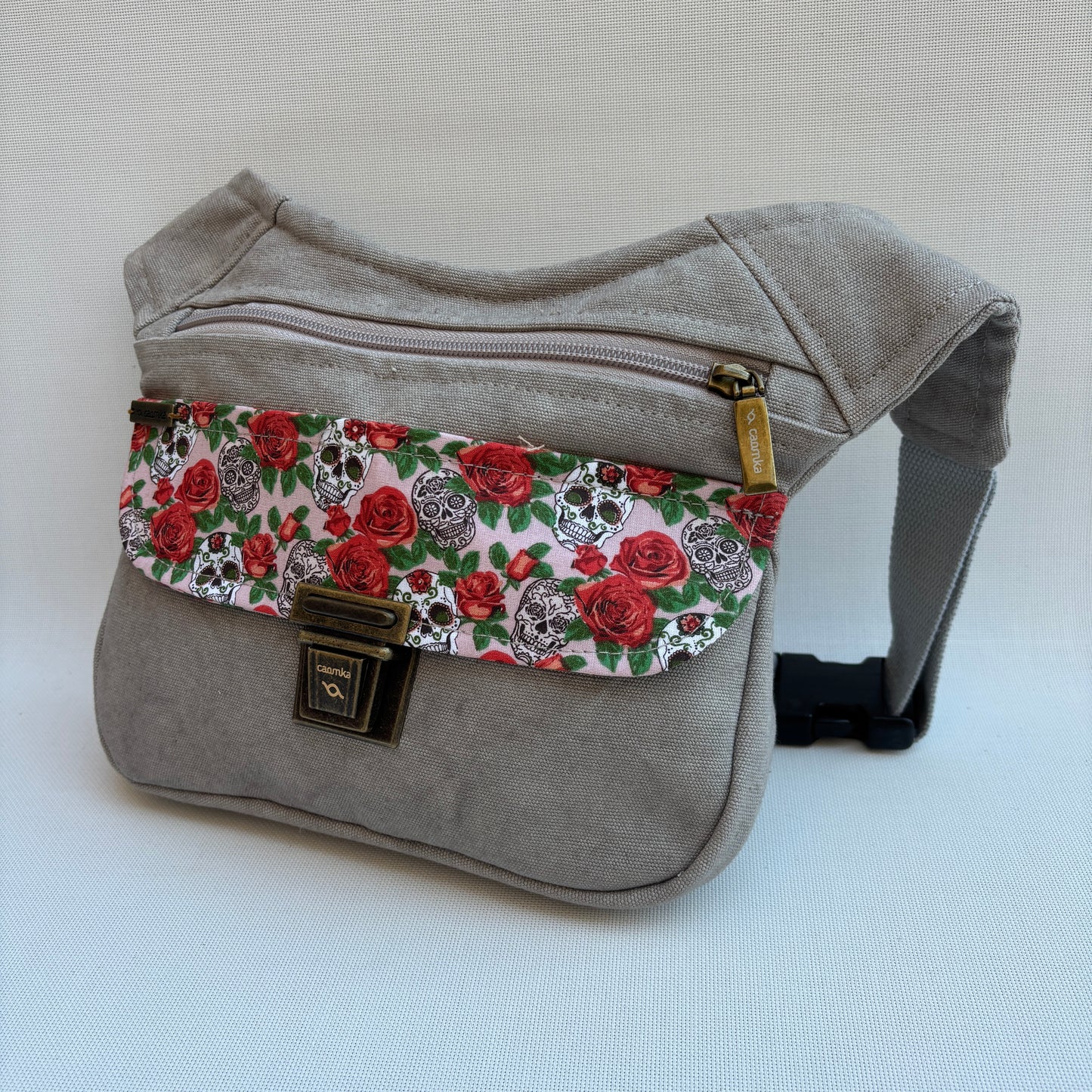 Riñonera "Special Roses & Skulls" + Bolsillo trasero · Pieza Única Núm. 16958