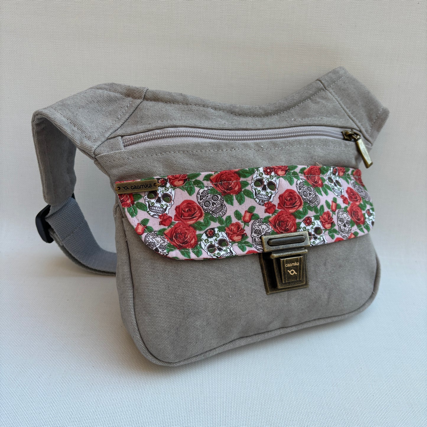 Riñonera "Special Roses & Skulls" + Bolsillo trasero · Pieza Única Núm. 16958