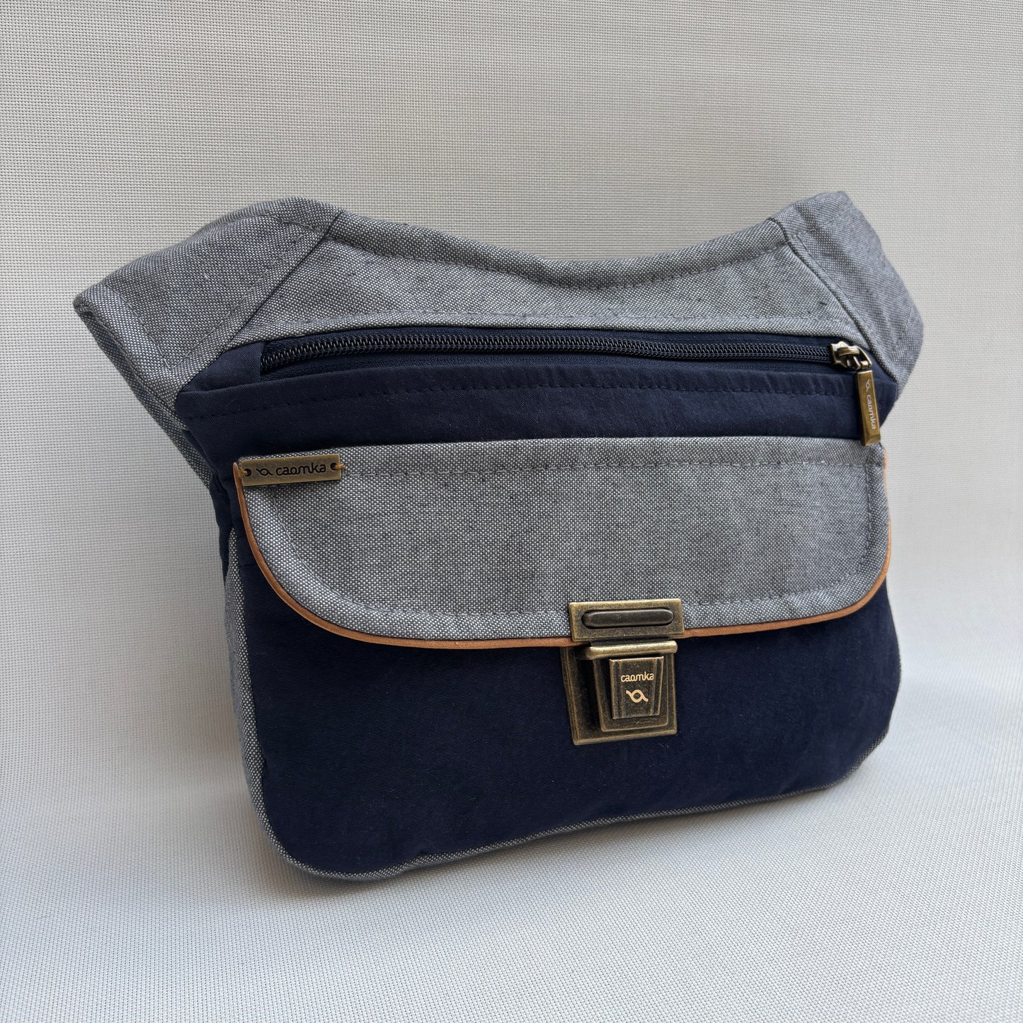 Riñonera "Blue Top" ♻️ Recycled ♻️ · Pieza Única Núm. 17768