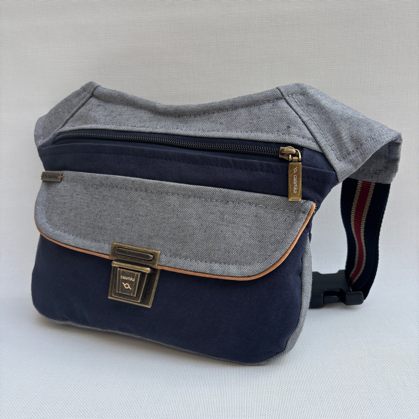 Riñonera "Blue Top" ♻️ Recycled ♻️ · Pieza Única Núm. 17768