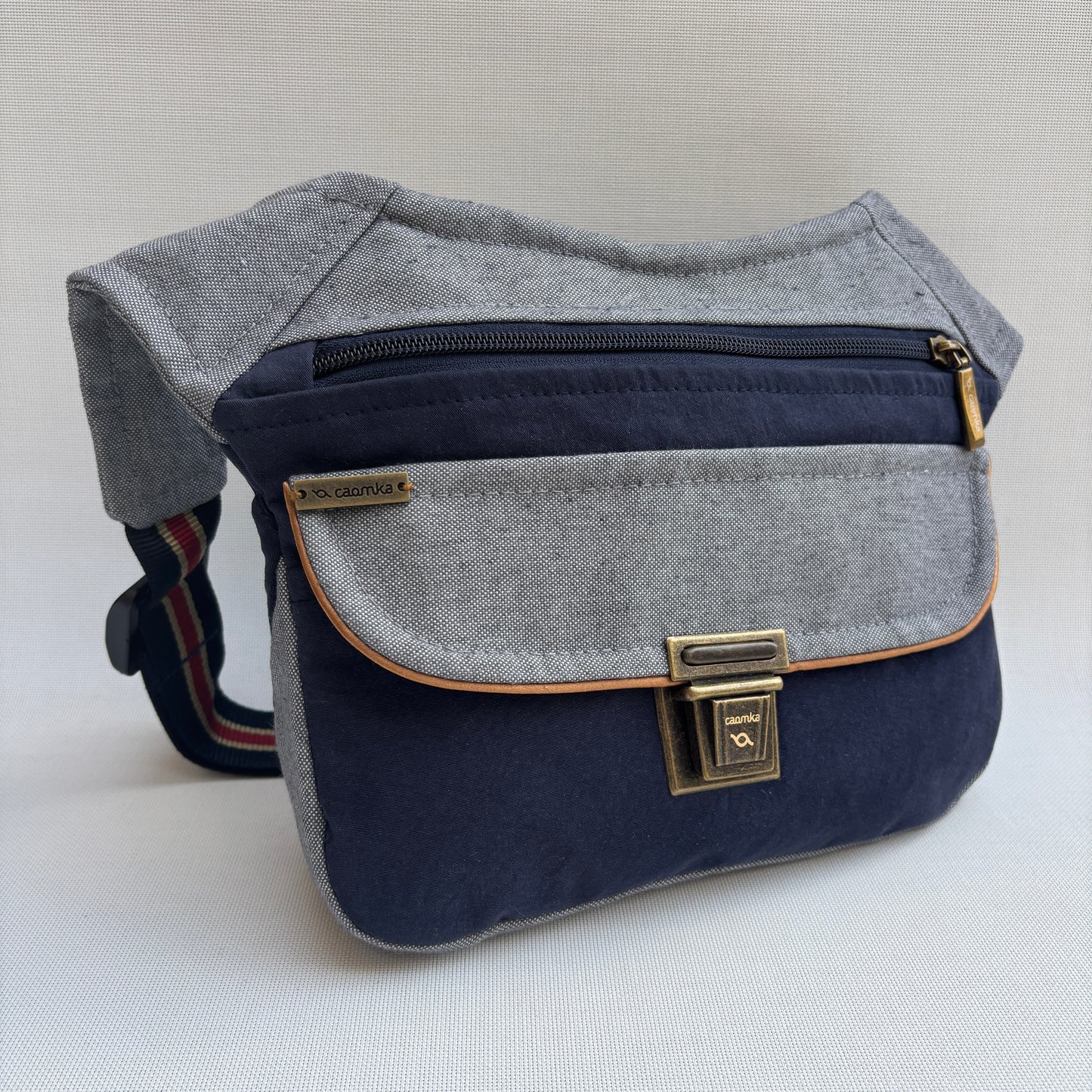 Riñonera "Blue Top" ♻️ Recycled ♻️ · Pieza Única Núm. 17768