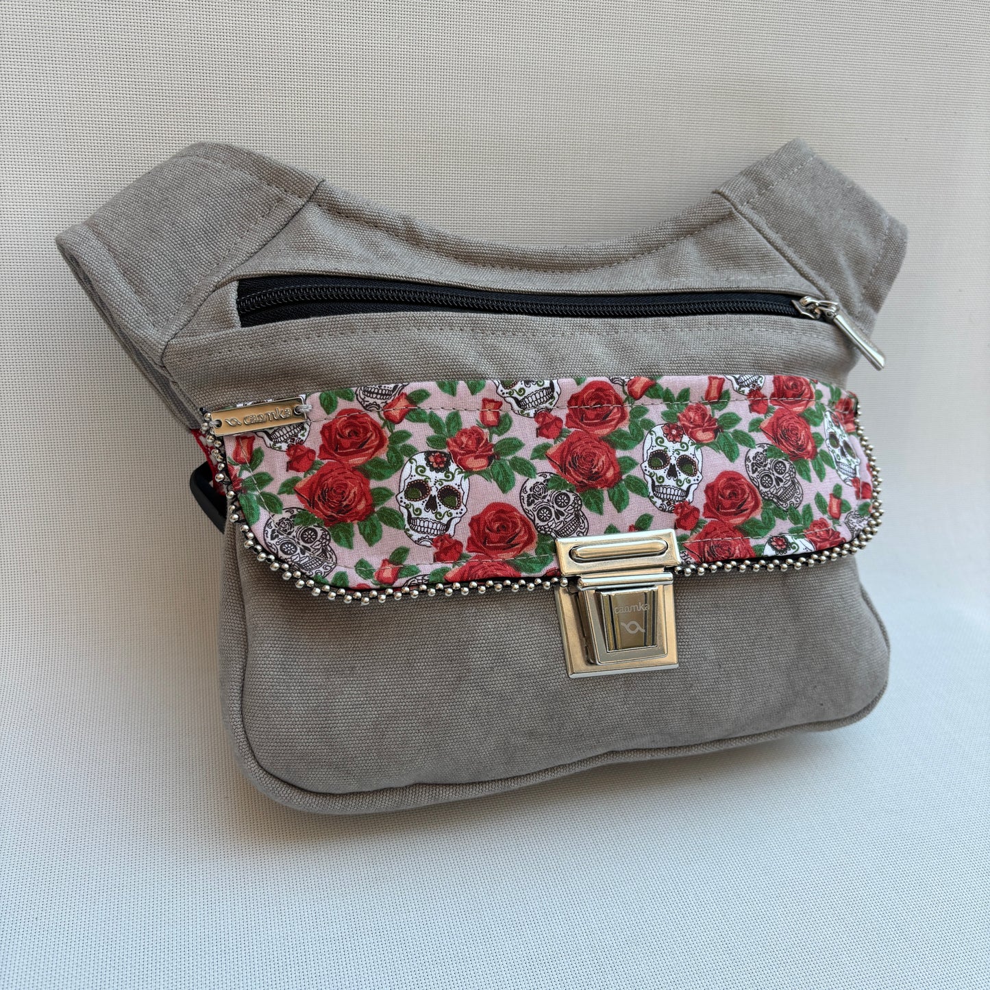 Riñonera "Special Skulls & Rosee Top" + Bolsillo trasero · Pieza Única Núm. 16907