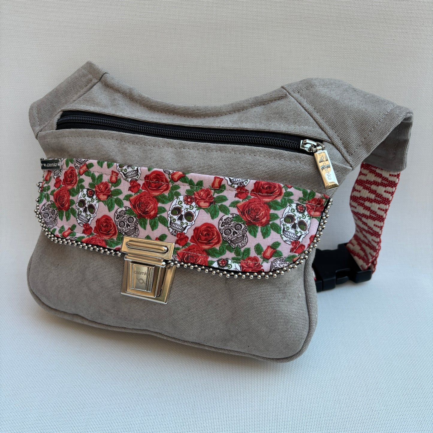 Riñonera "Special Skulls & Rosee Top" + Bolsillo trasero · Pieza Única Núm. 16907
