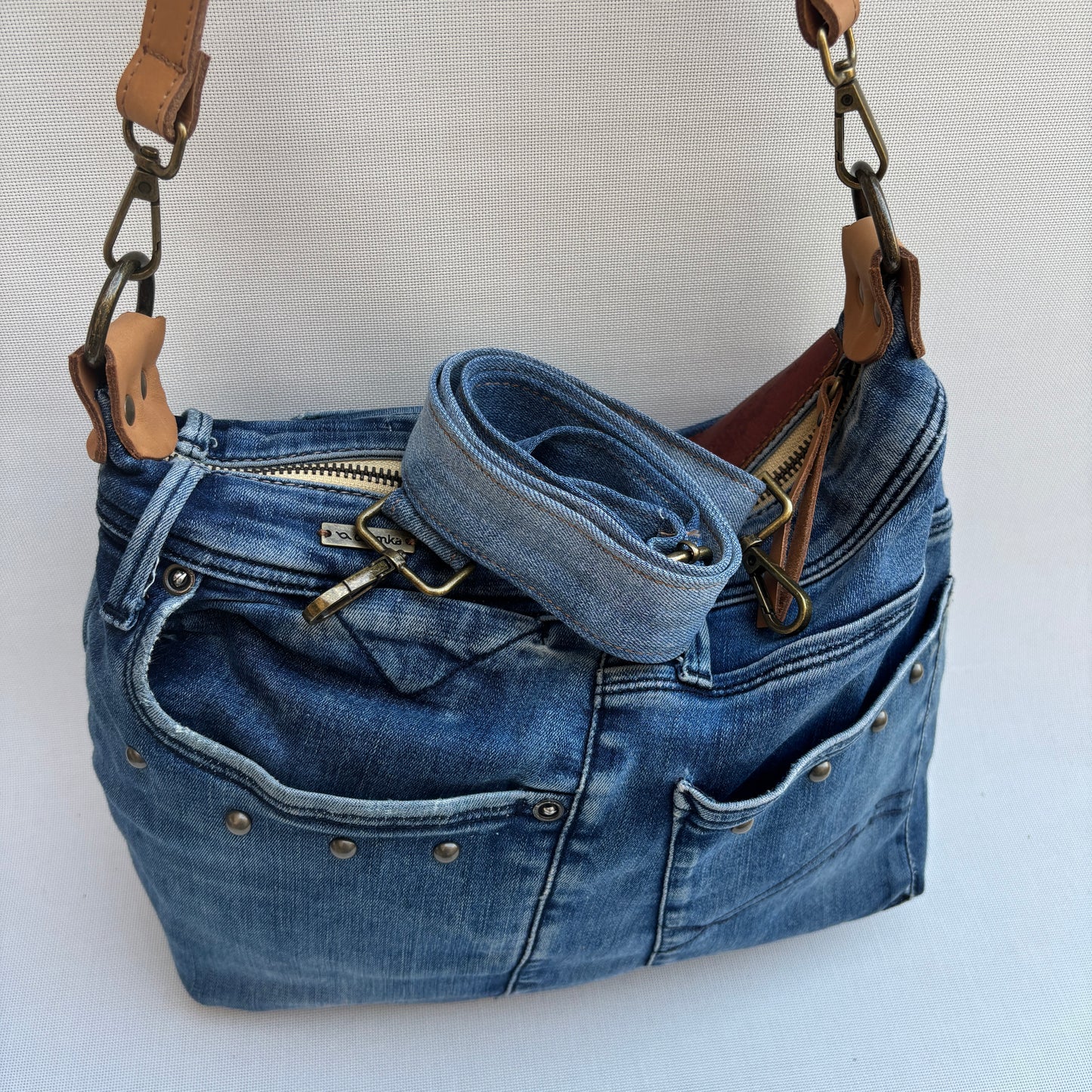 Bolso, bandolera vaquero · Tomy · Multifunción · ♻️ Jeans Recycled ♻️ · Pieza Única Núm. 17750