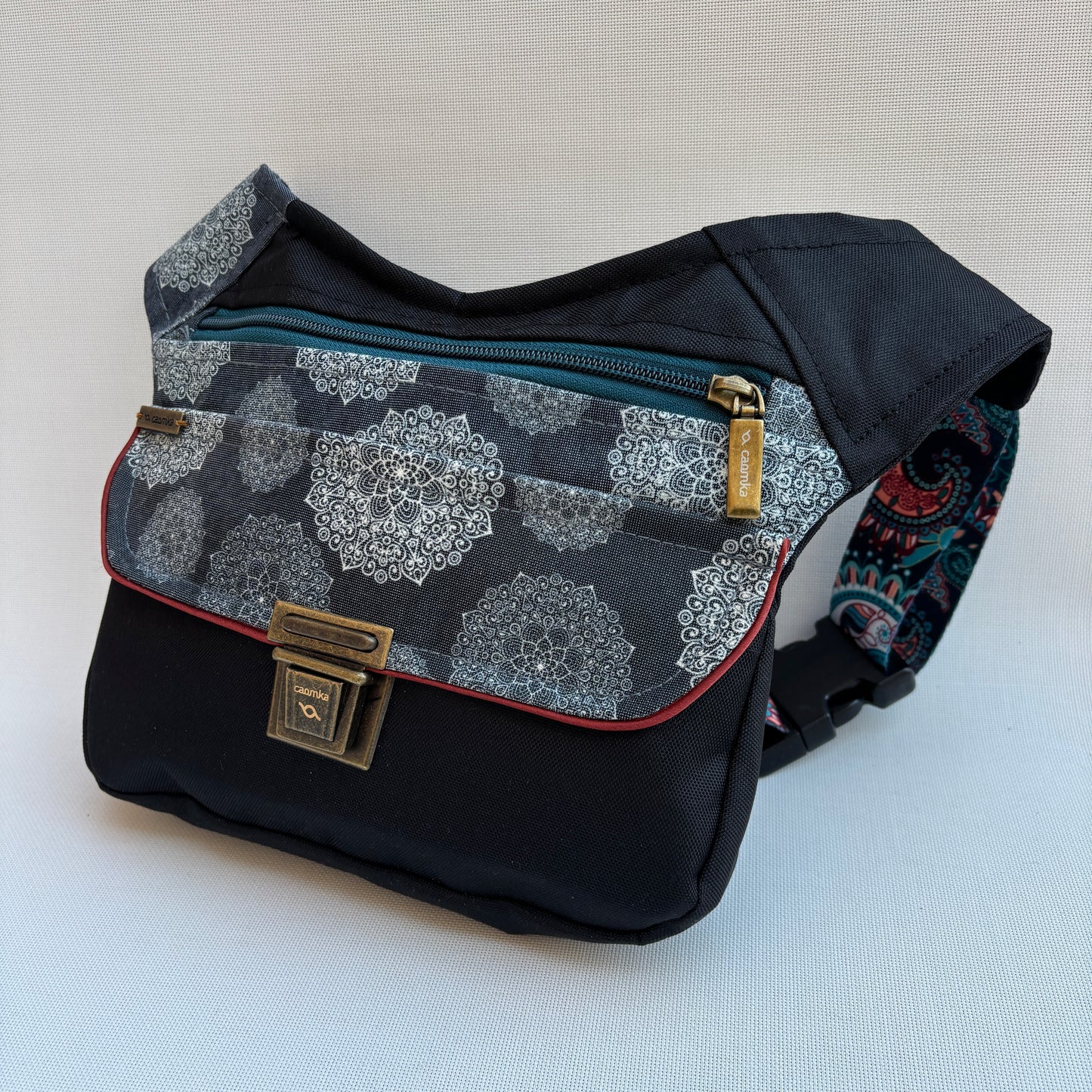 Riñonera "Special Black & Mandalas Top" · Impermeable · Pieza Única Núm. 16897