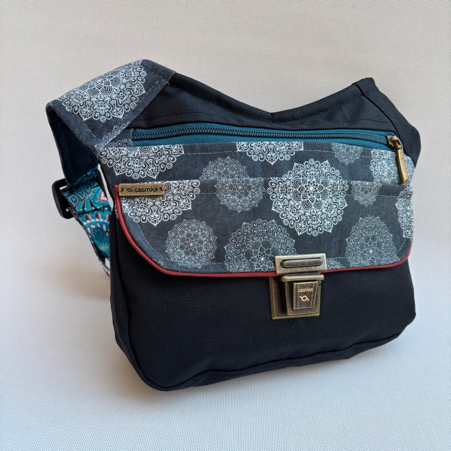 Riñonera "Special Black & Mandalas Top" · Impermeable · Pieza Única Núm. 16897
