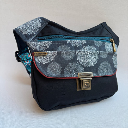 Riñonera "Special Black & Mandalas Top" · Impermeable · Pieza Única Núm. 16897