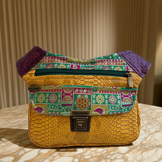 Riñonera "Special Crazy Gemma from India" · Pieza única Núm. 18430