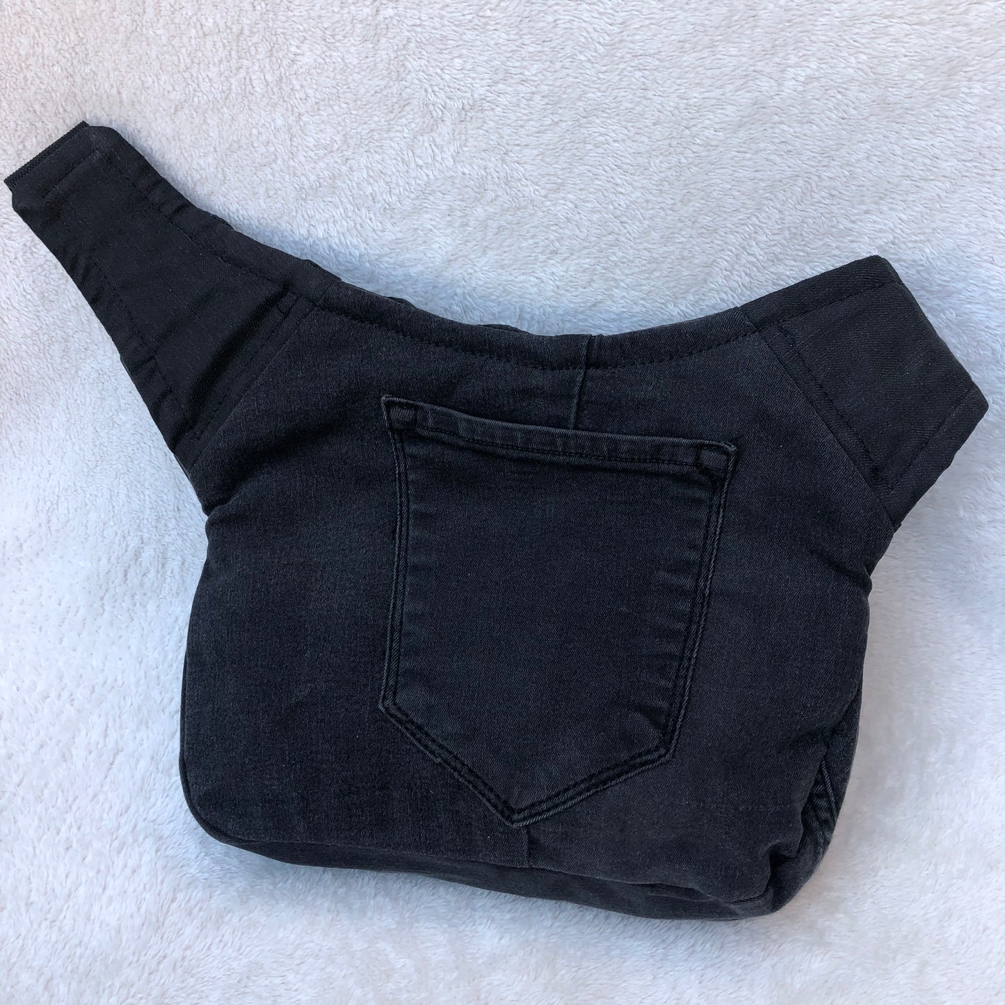 Jeans aus recyceltem Schwarz. Einzelstück Nr. 7017
