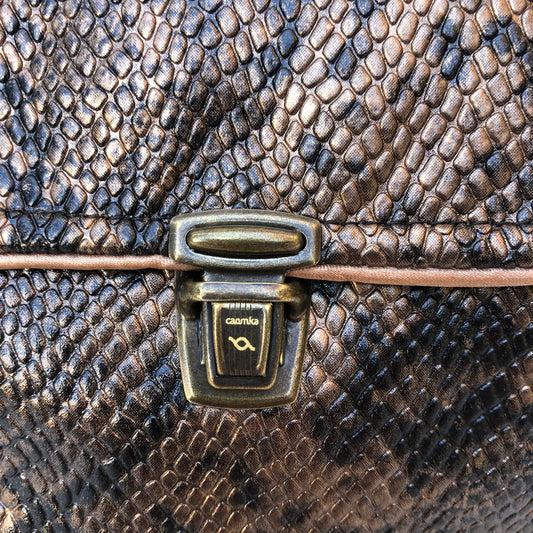 Mini Special Snake Brown · Piel Vegana. Pieza Exclusiva Núm. 7535