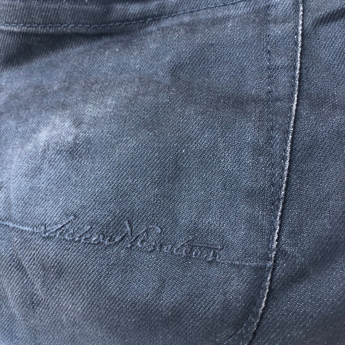 Jeans aus recyceltem Schwarz. Einzelstück Nr. 7577