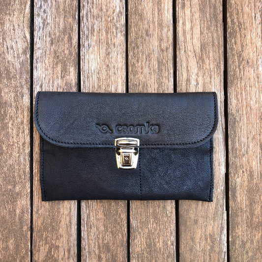 Monedero Plano CAOMKA · Piel natural BioCuir® · Pieza Exclusiva Núm. 7723