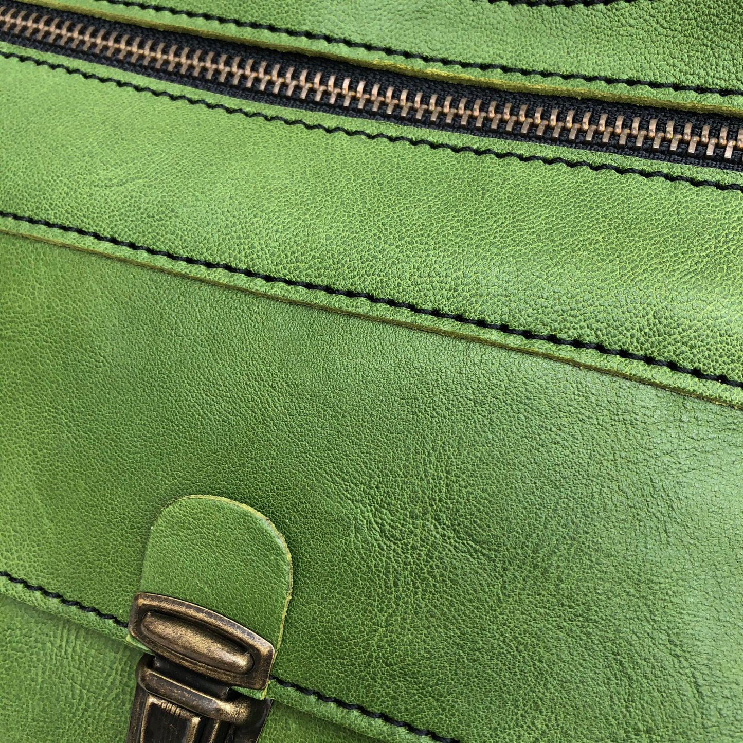 Mini Green & Old Gold · Piel natural BioCuir® Pieza Exclusiva Núm. 8100