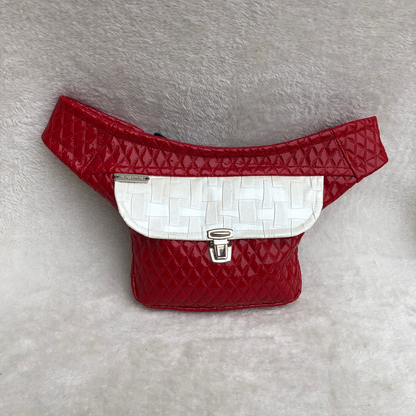 Mini Special Red Plus Vegan Leather Einzelstück Nr. 8111