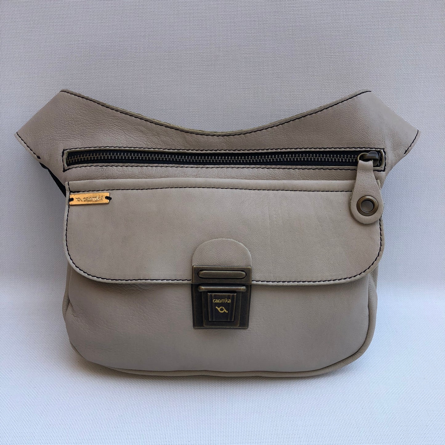 Classic Beige & Old Gold · Piel natural BioCuir® · Pieza Exclusiva Núm. 9760