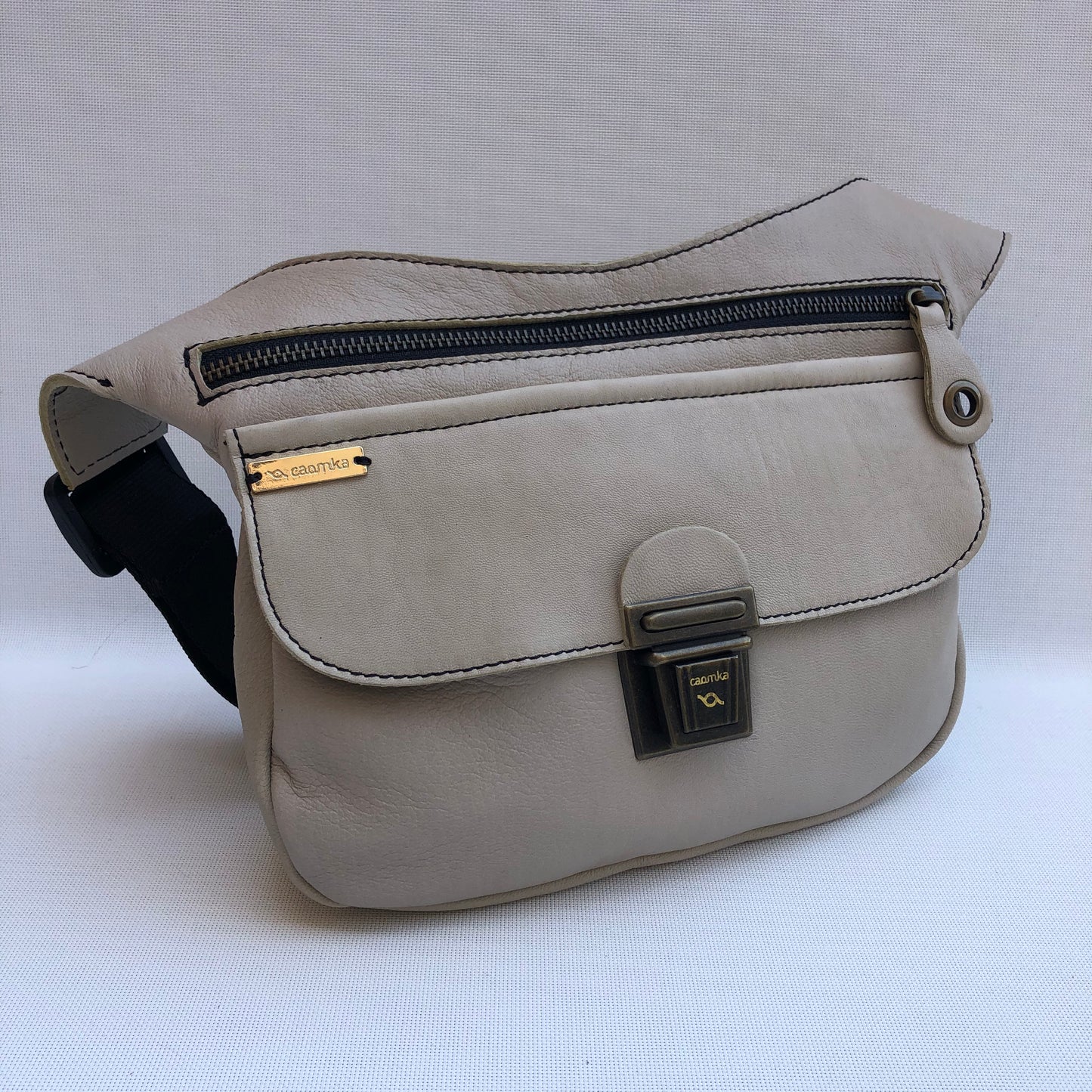 Classic Beige & Old Gold · Piel natural BioCuir® · Pieza Exclusiva Núm. 9760