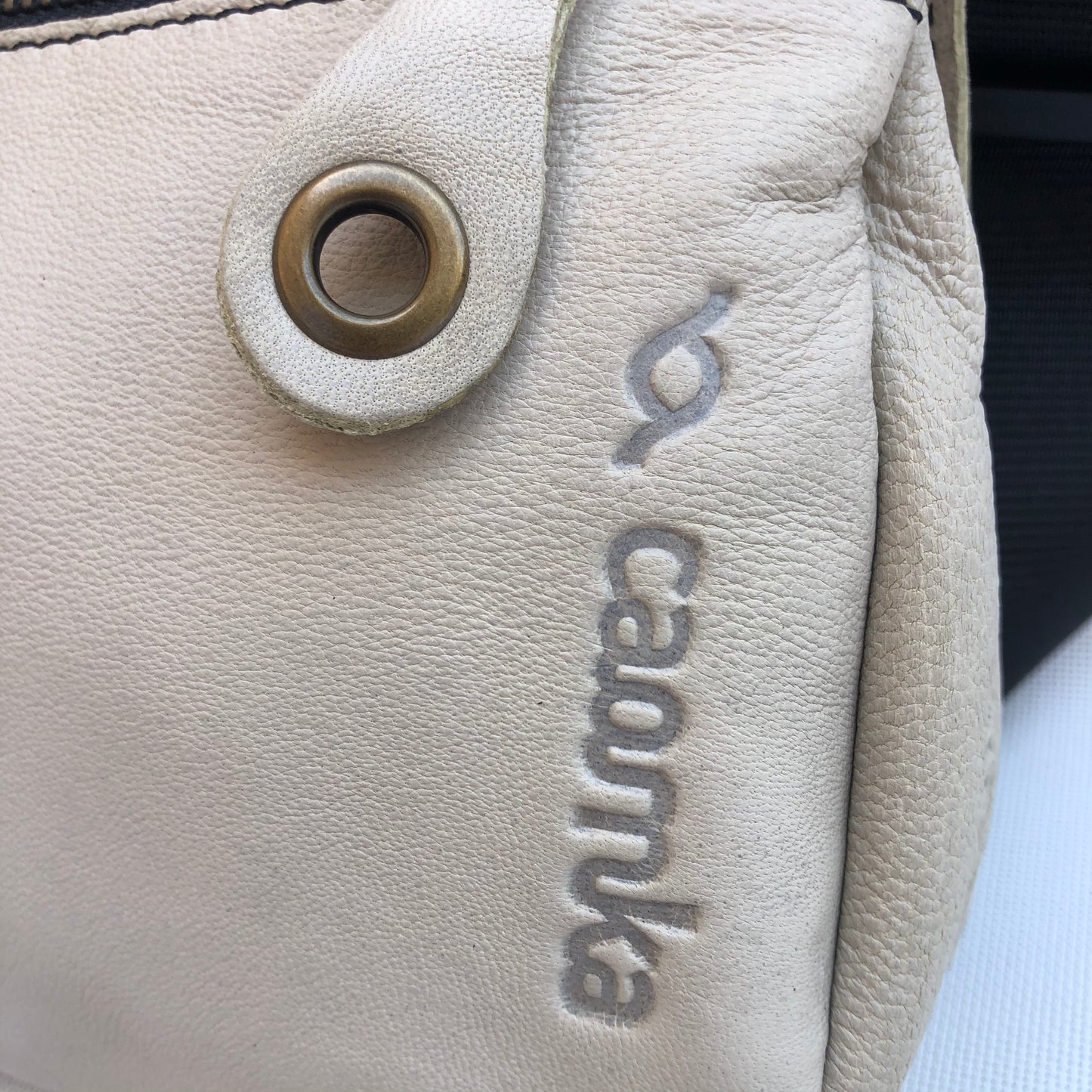 Classic Beige & Old Gold · Piel natural BioCuir® · Pieza Exclusiva Núm. 9760